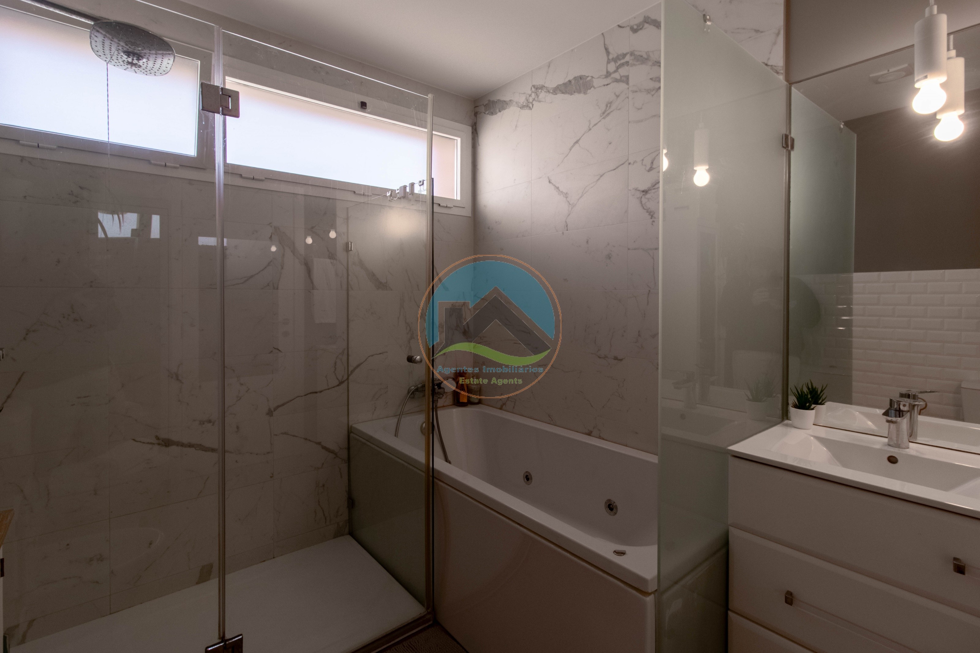Moradia T4 com Piscina e com Unidades Independentes localizada — Photo 20