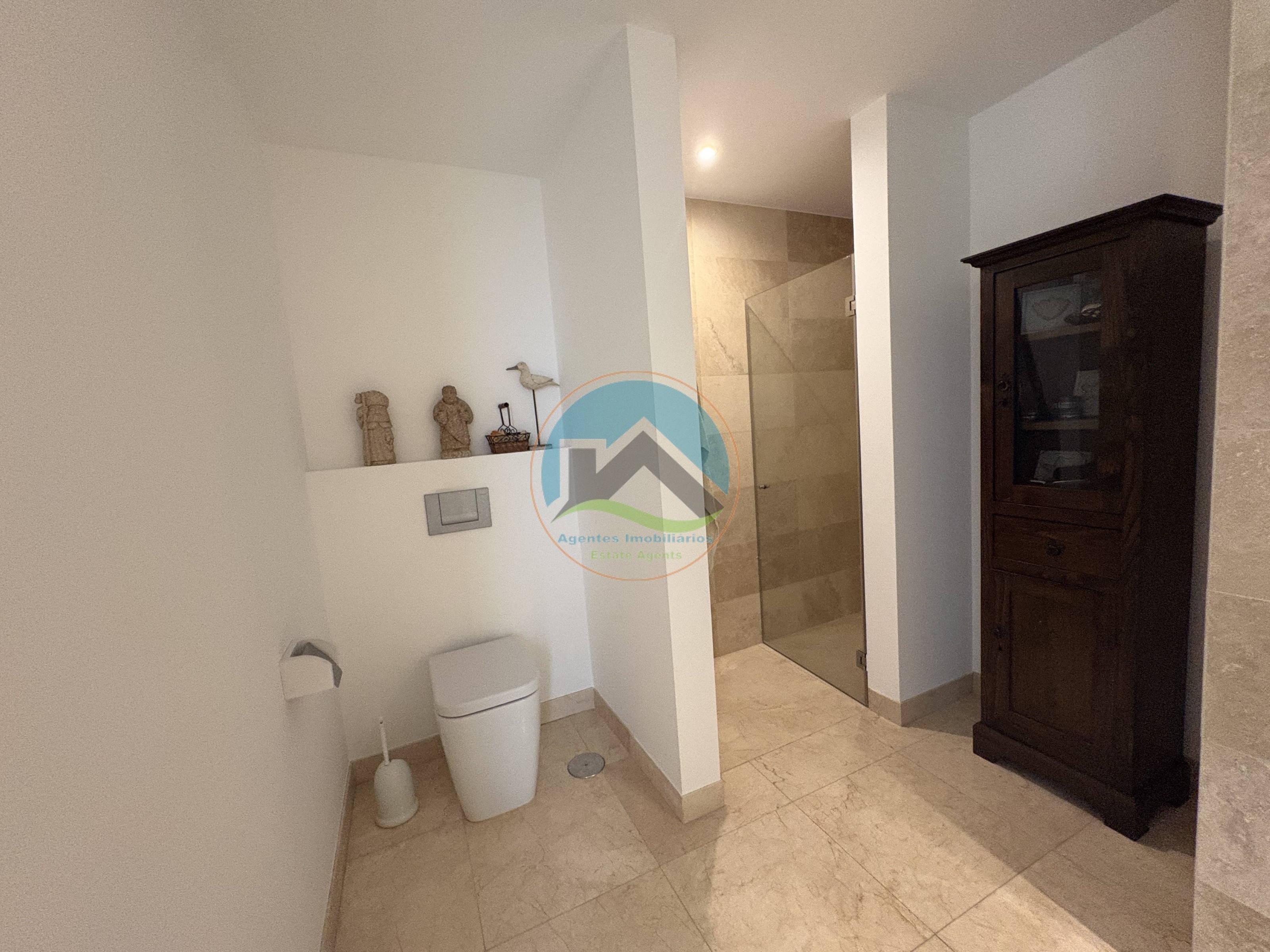 Moderne Villa mit Pool und Blick auf die Lagune — Photo 42