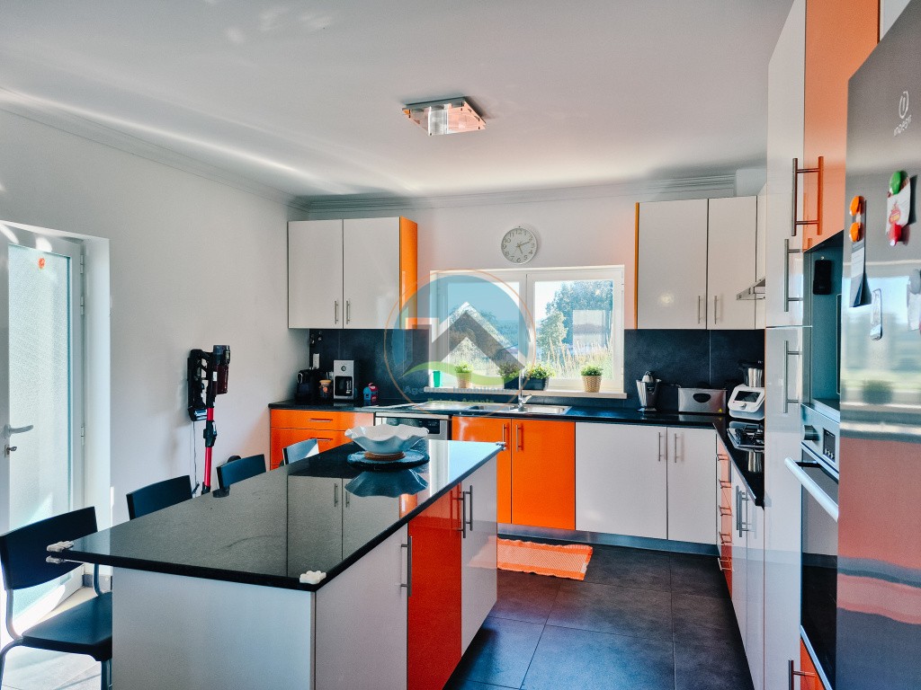 Moradia T4 com garagem, jardim e piscina - Coto, Caldas da Rainha — Photo 13