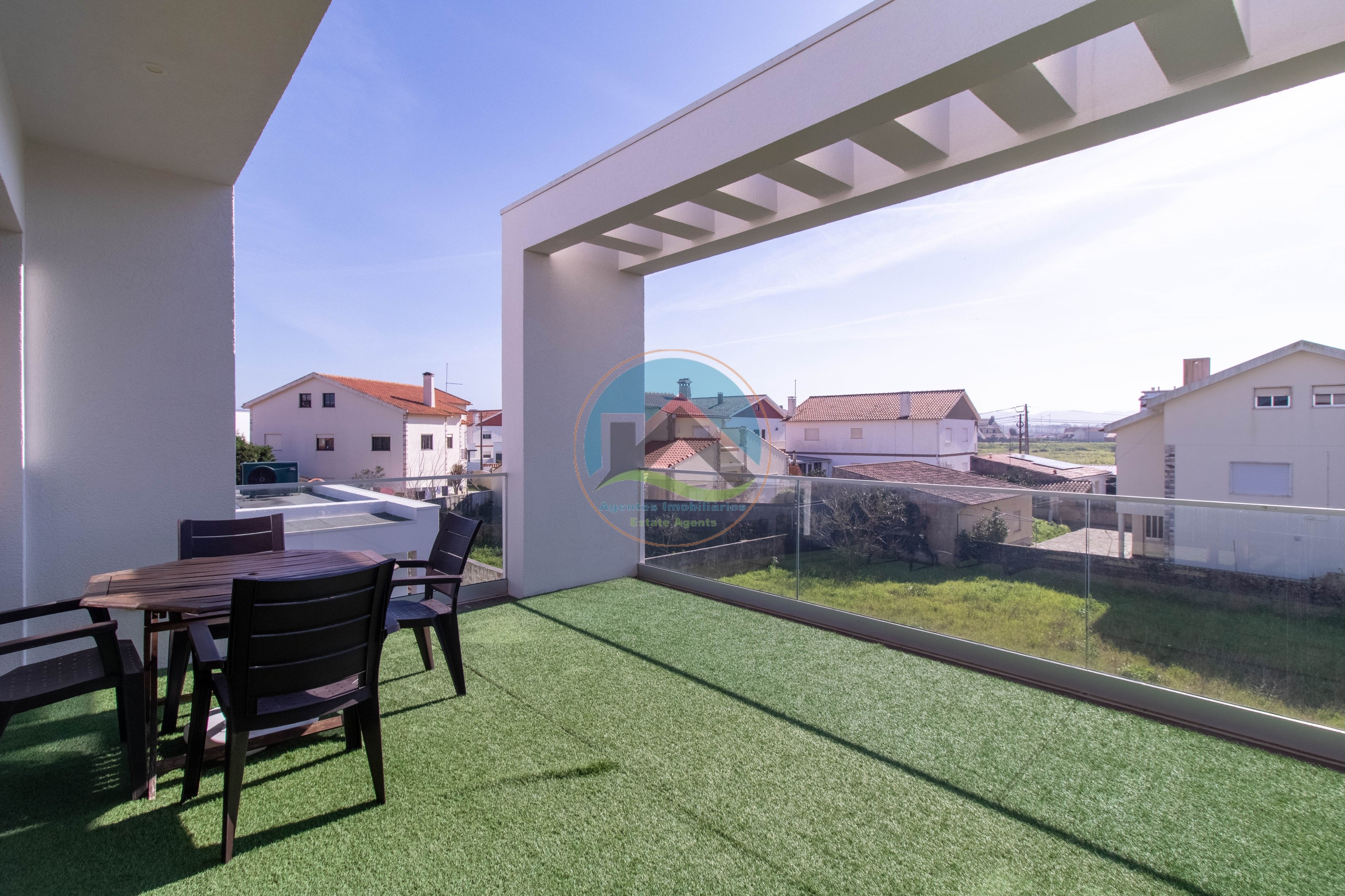 Moradia T4 com Piscina e com Unidades Independentes localizada — Photo 25