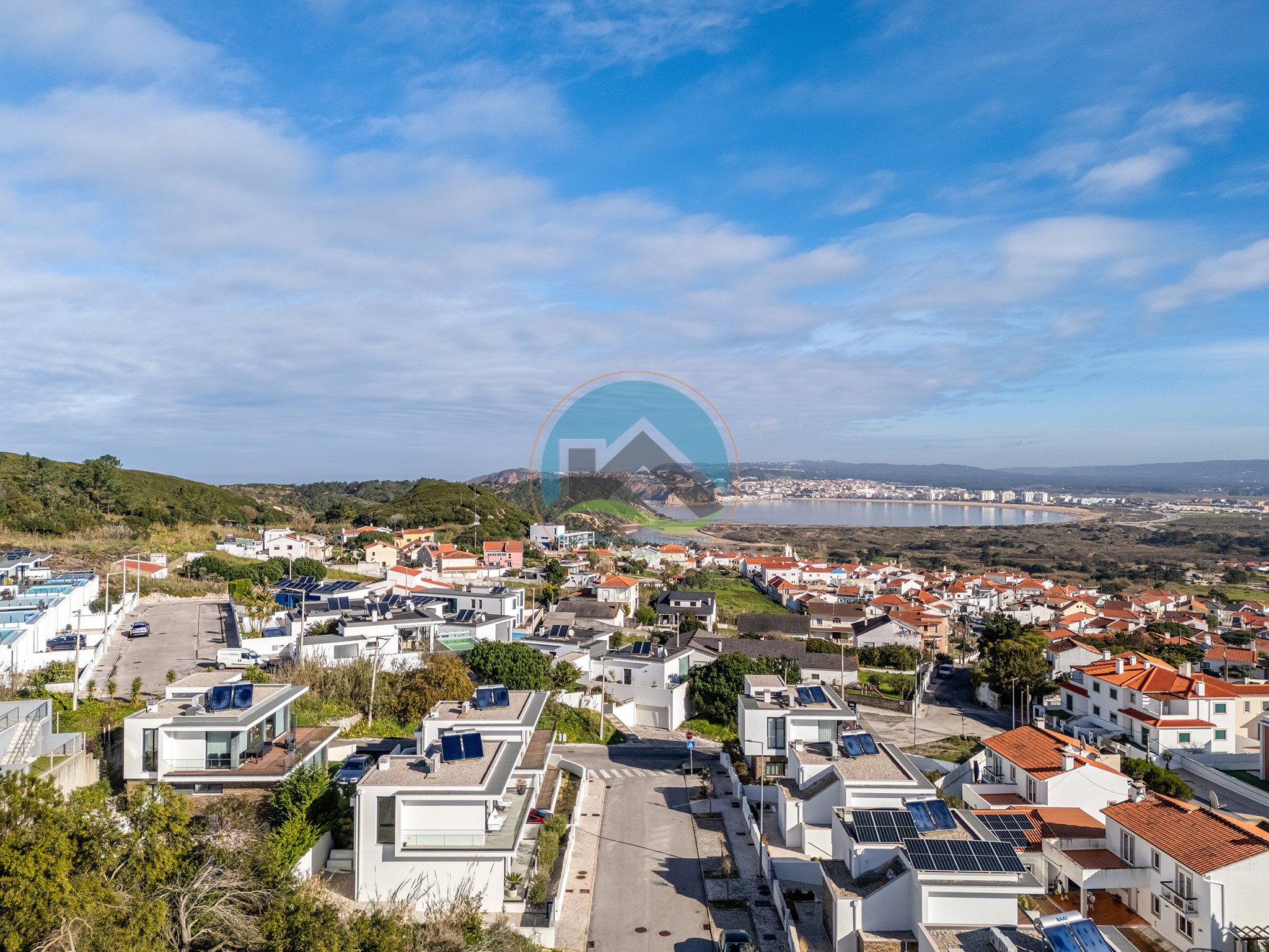 Moradia contemporânea com jardim e piscina em Salir do Porto — Foto 30