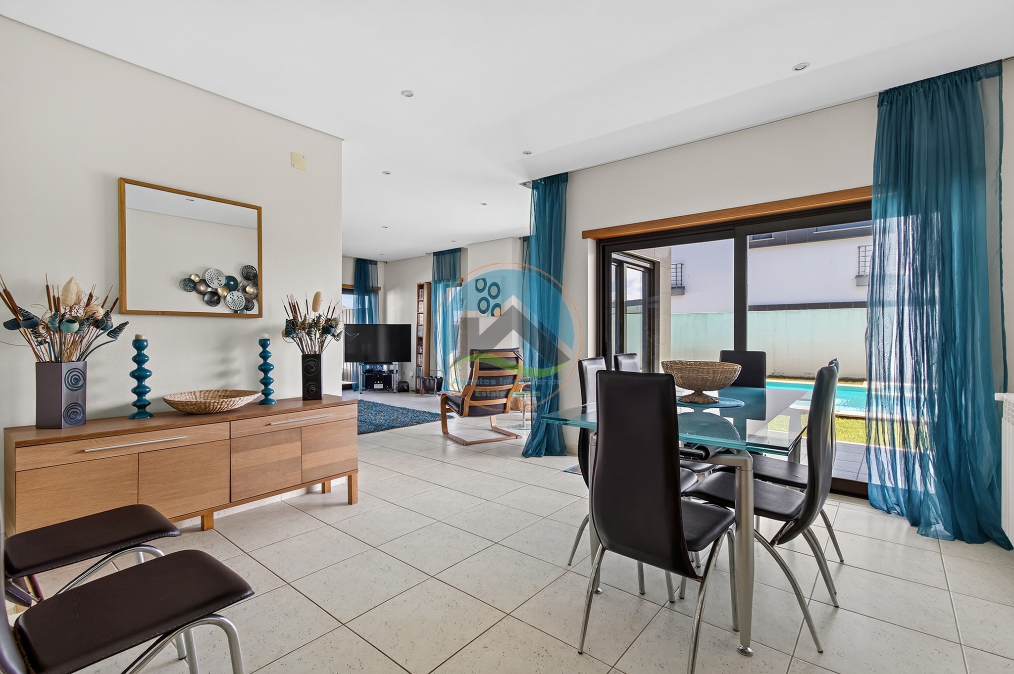 Moradia contemporânea com piscina privada em Salir do Porto — Foto 15