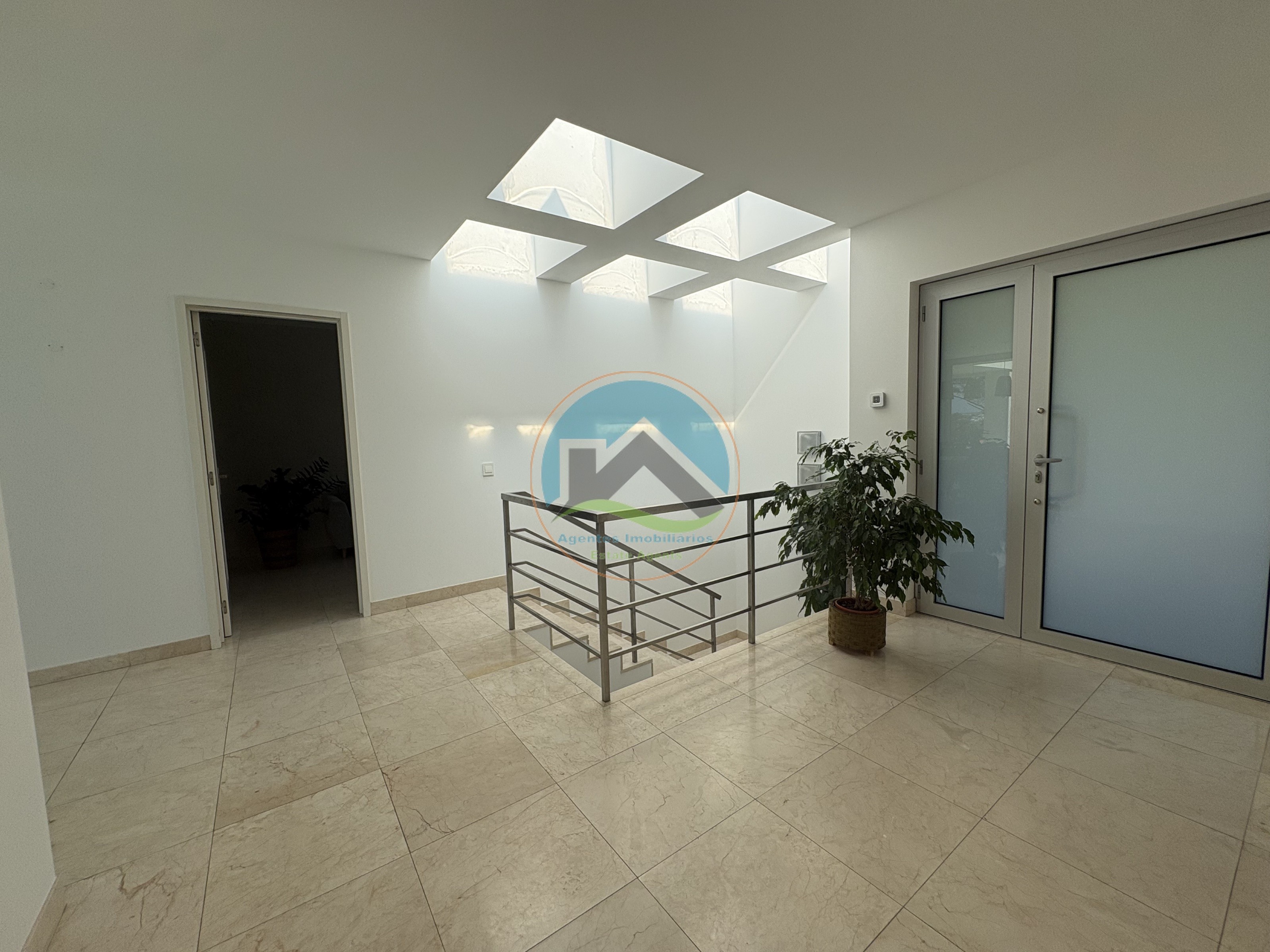 Moderne Villa mit Pool und Blick auf die Lagune — Photo 26
