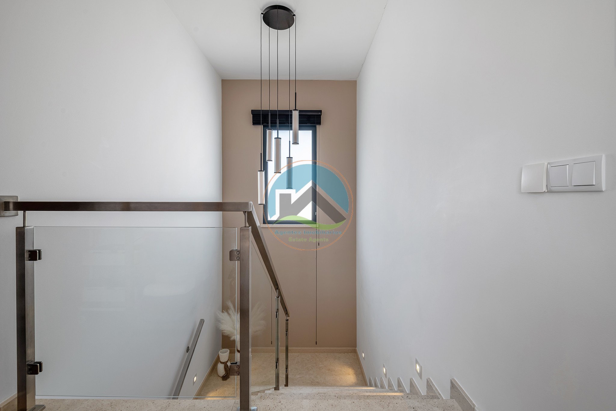 Moradia de luxo contemporânea com tecnologia de ponta, junto — Photo 25