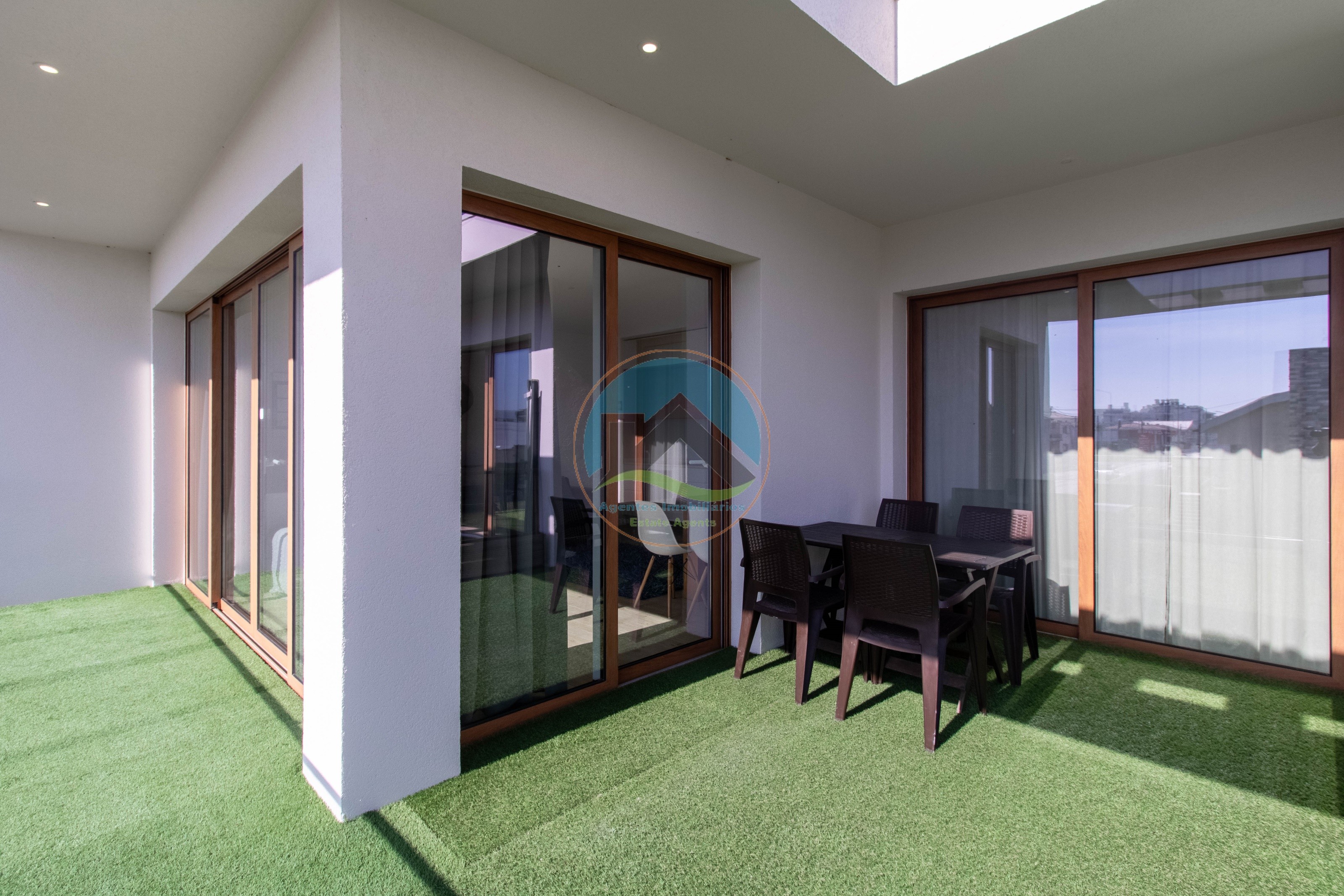 Moradia T4 com Piscina e com Unidades Independentes localizada — Photo 42