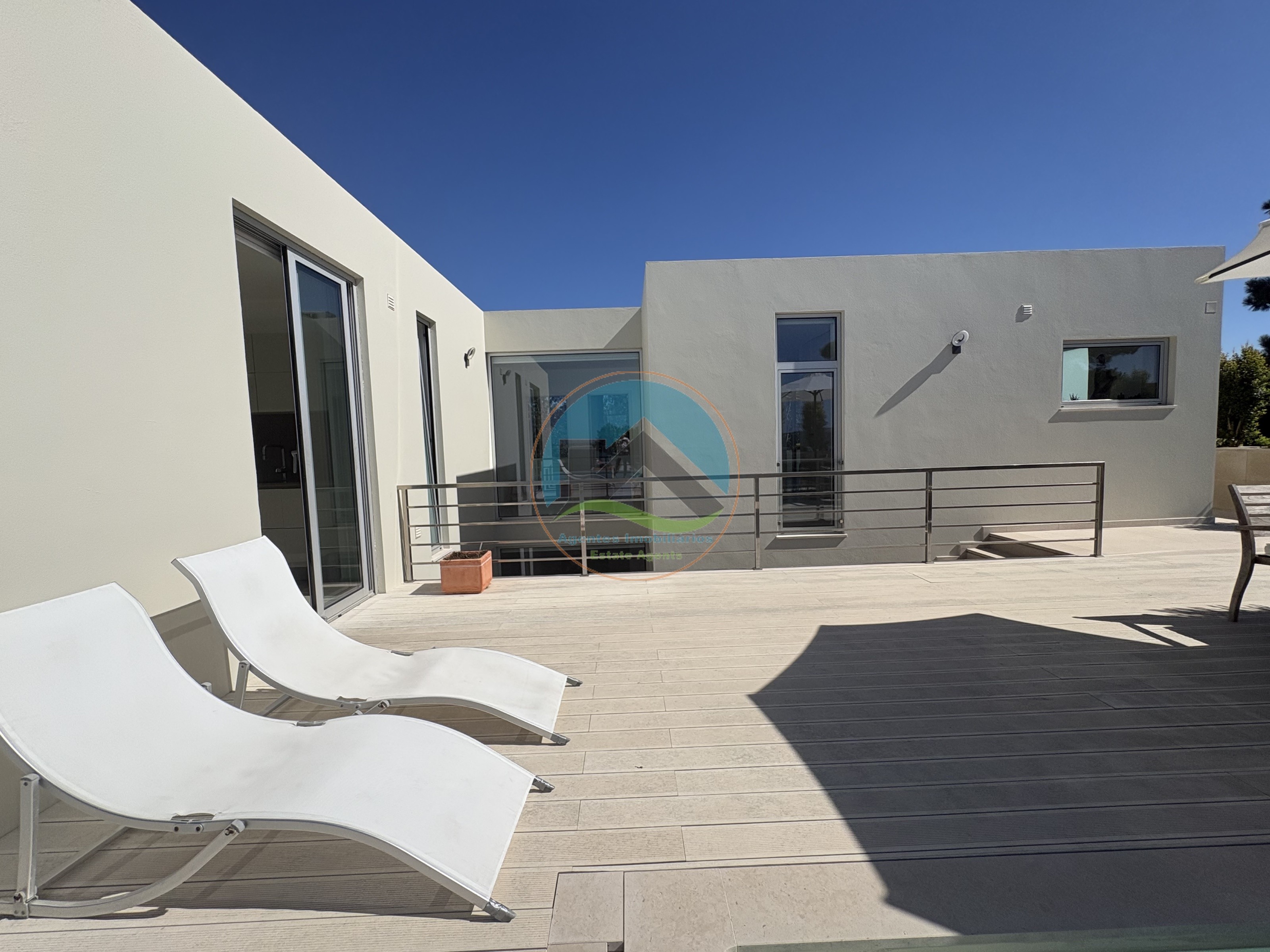 Moderne Villa mit Pool und Blick auf die Lagune — Photo 55