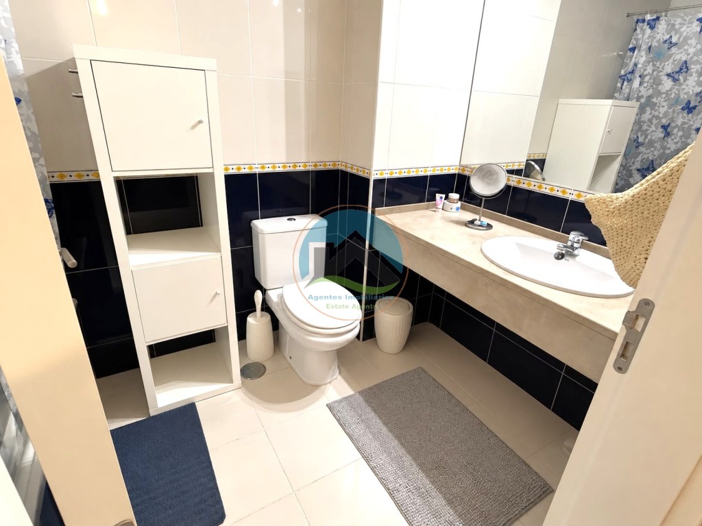 Apartamento T2 renovado com varanda e lugar de estacionamento - Caldas da Rainha — Photo 5