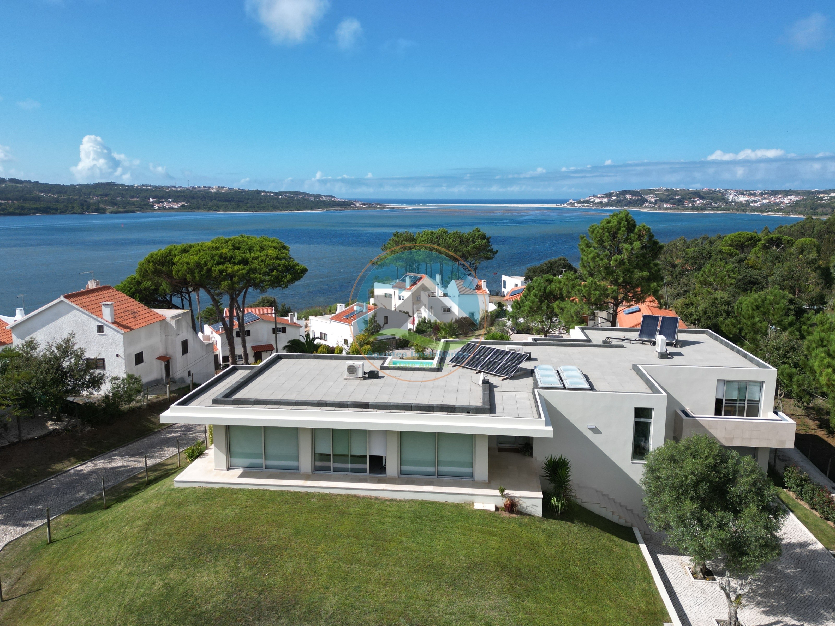Moderne Villa mit Pool und Blick auf die Lagune — Photo 59