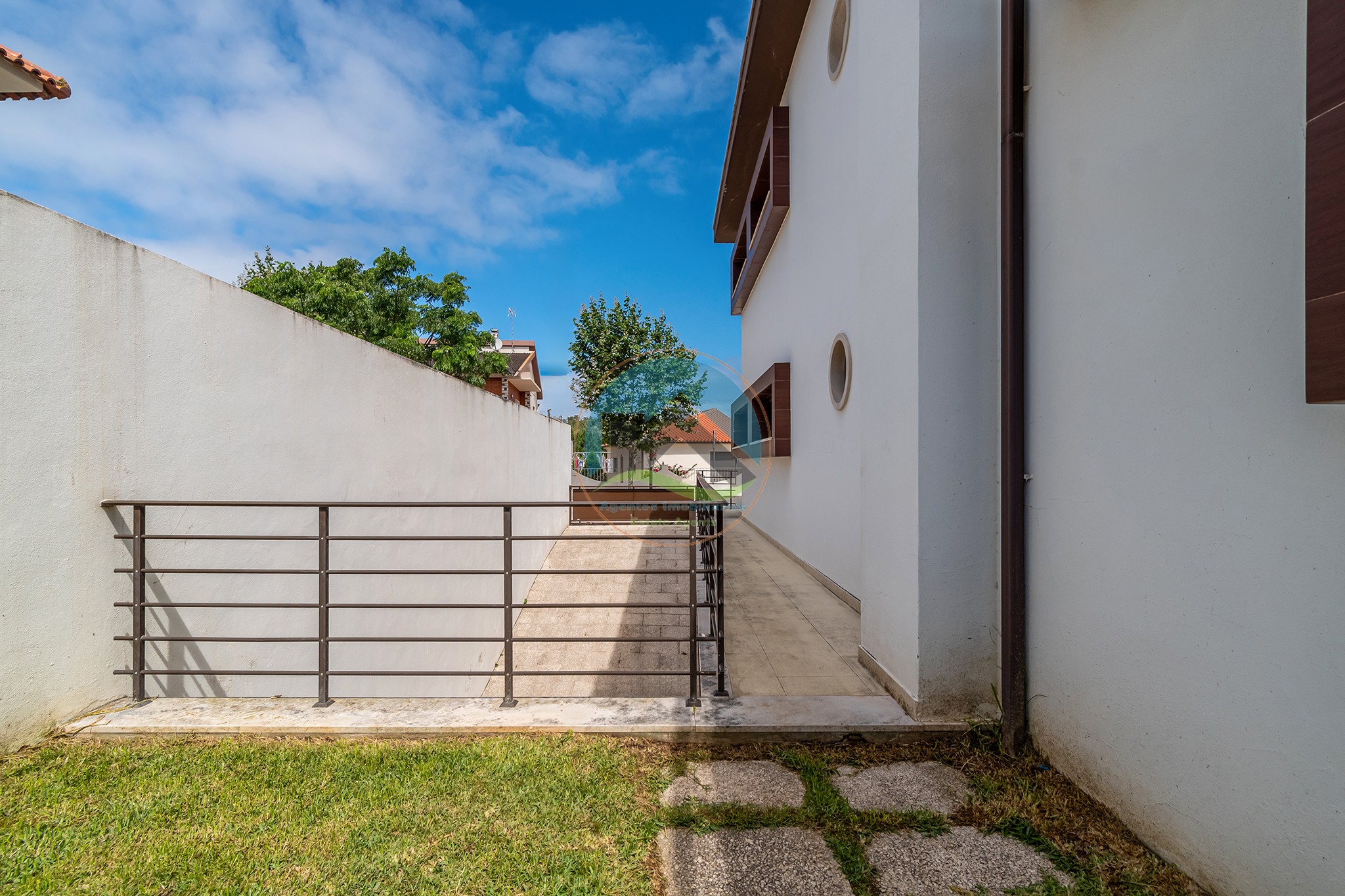 Moradia contemporânea com piscina privada em Salir do Porto — Foto 42