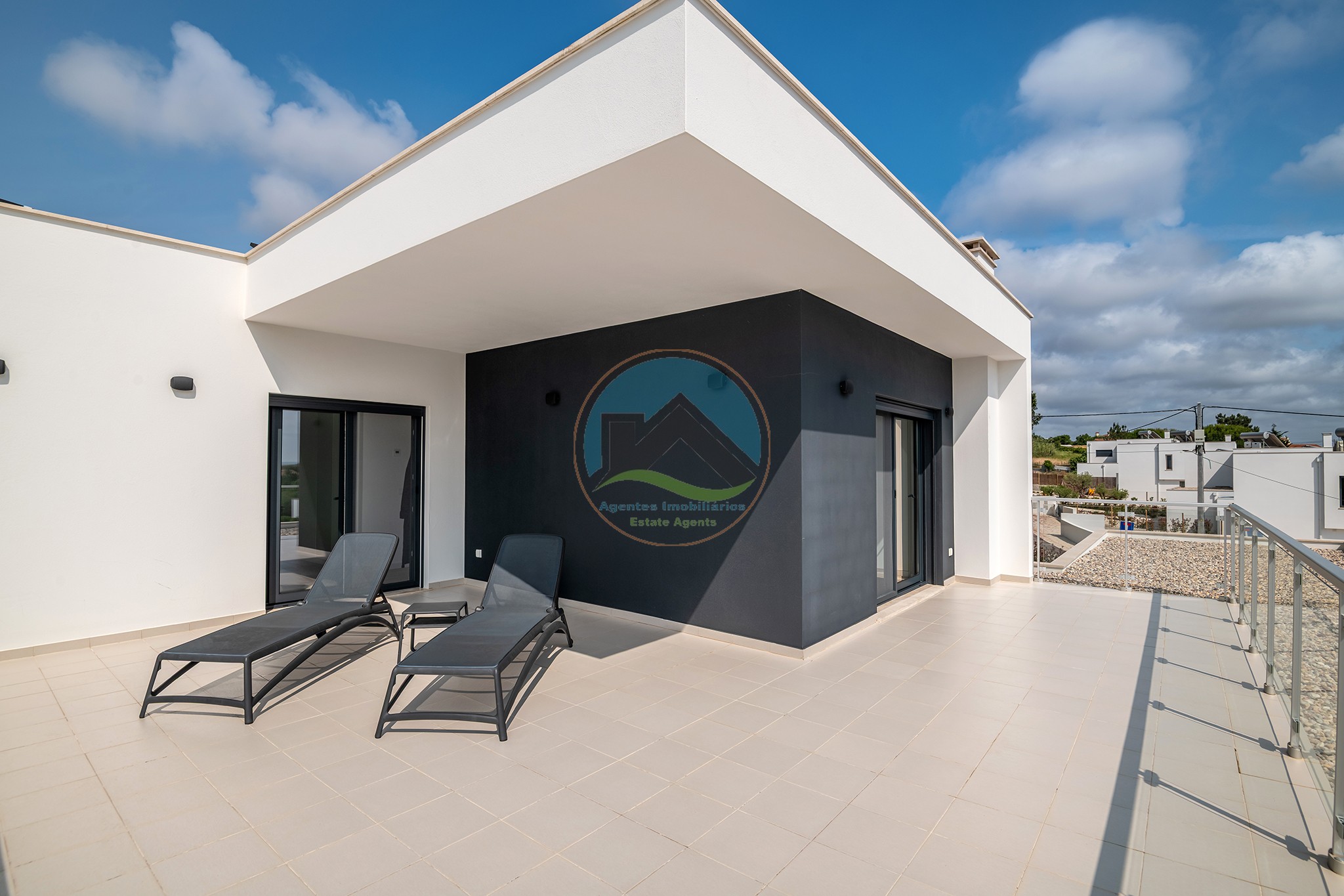 Moradia de luxo contemporânea com tecnologia de ponta, junto — Photo 35