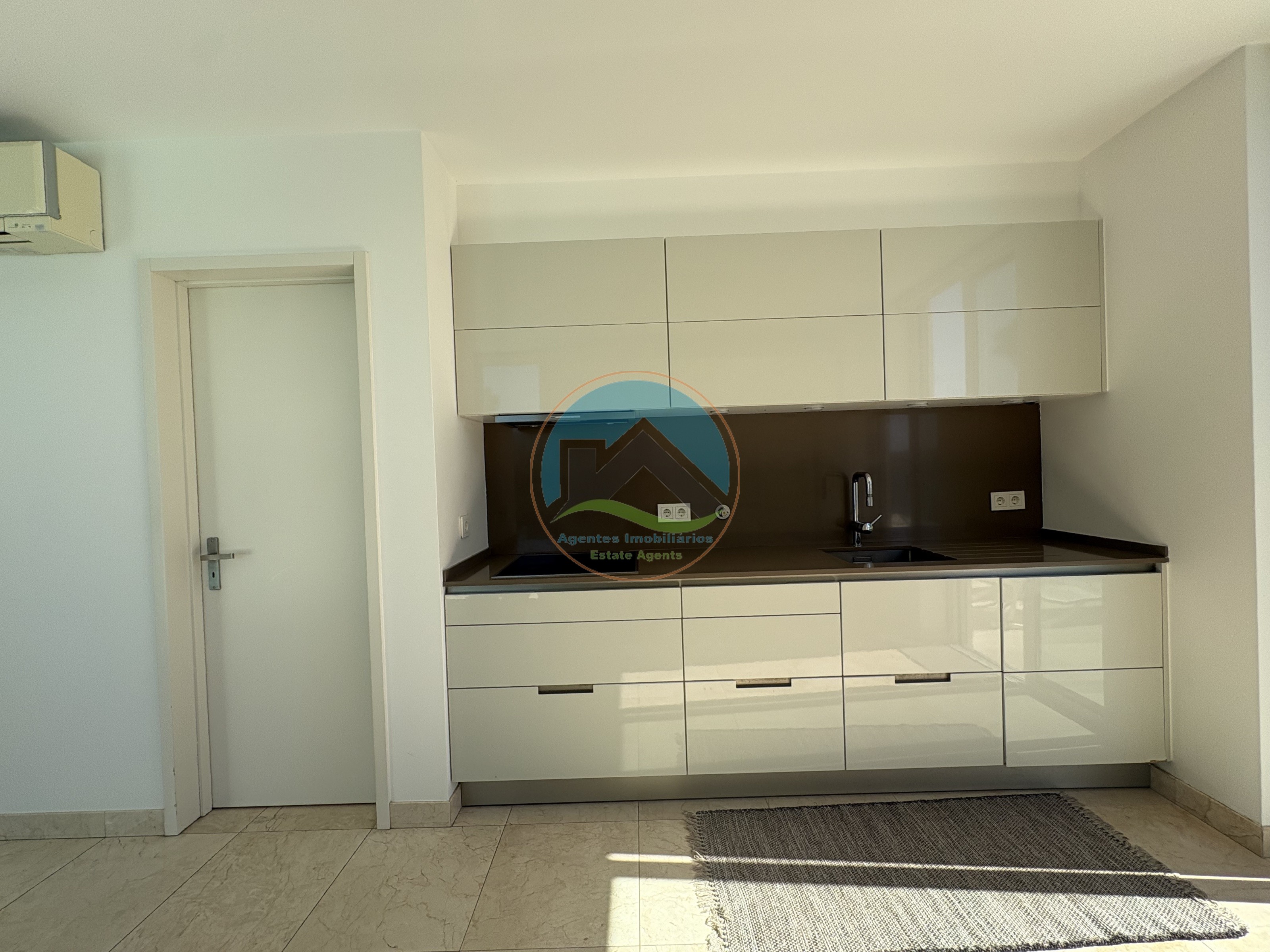 Moderne Villa mit Pool und Blick auf die Lagune — Photo 31