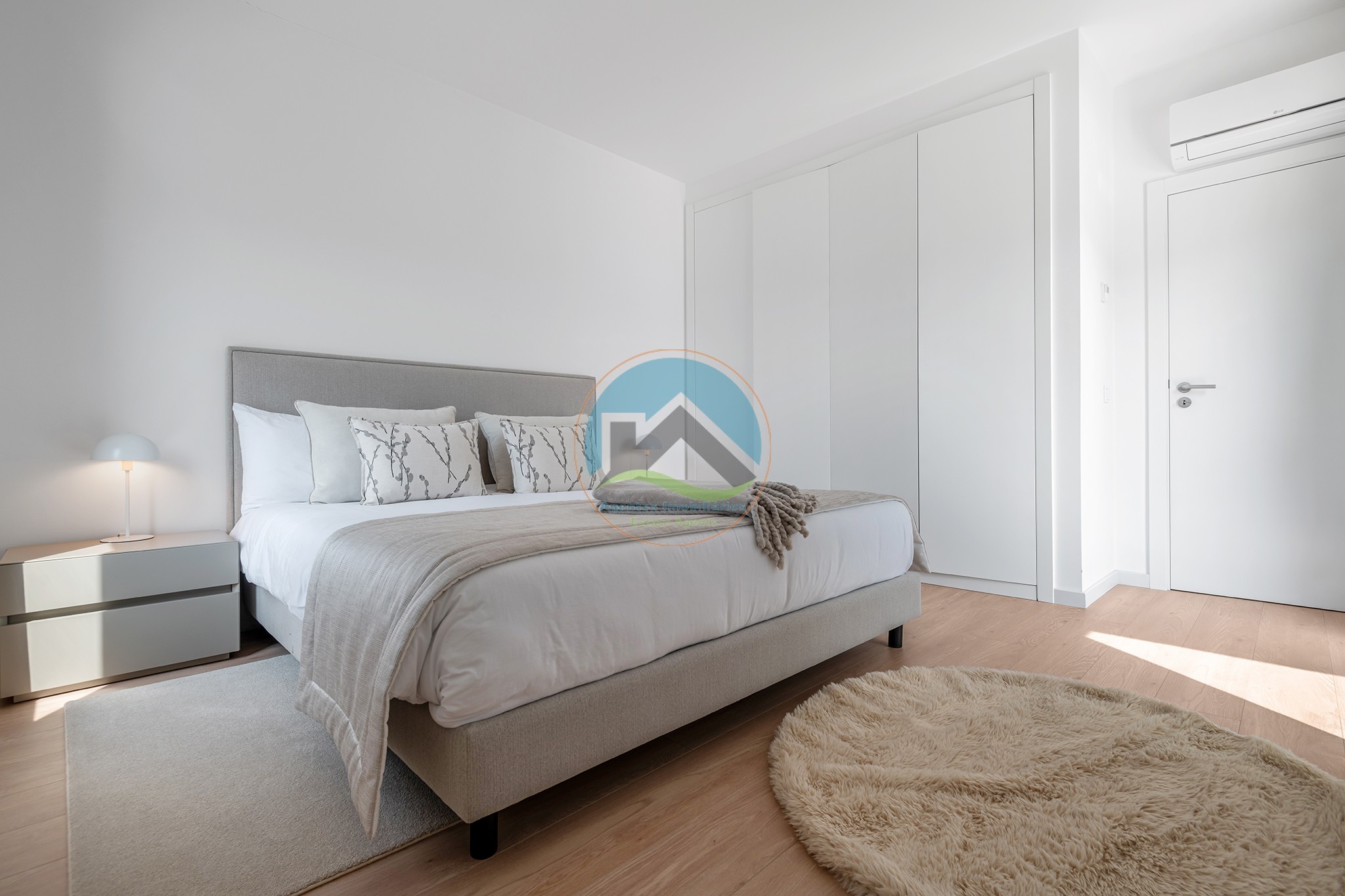 Moradia de luxo contemporânea com tecnologia de ponta, junto — Photo 28