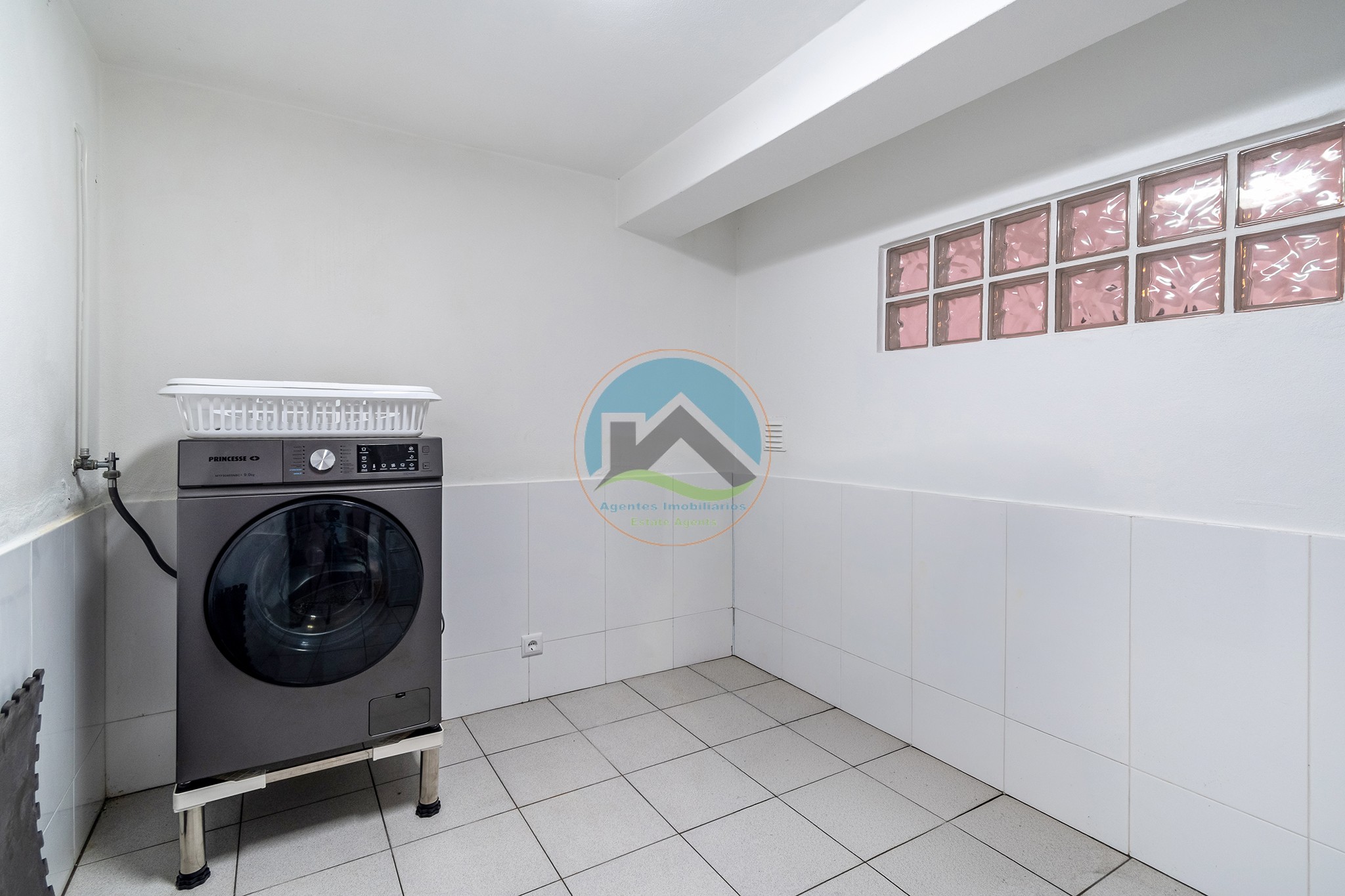 Moradia contemporânea com piscina privada em Salir do Porto — Foto 41