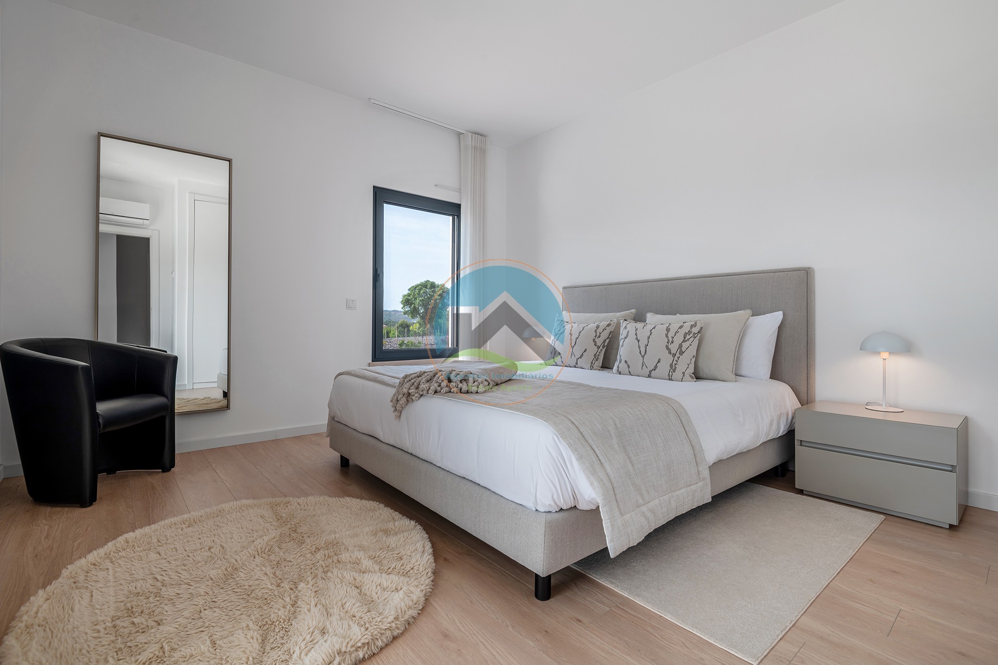 Moradia de luxo contemporânea com tecnologia de ponta, junto — Photo 26