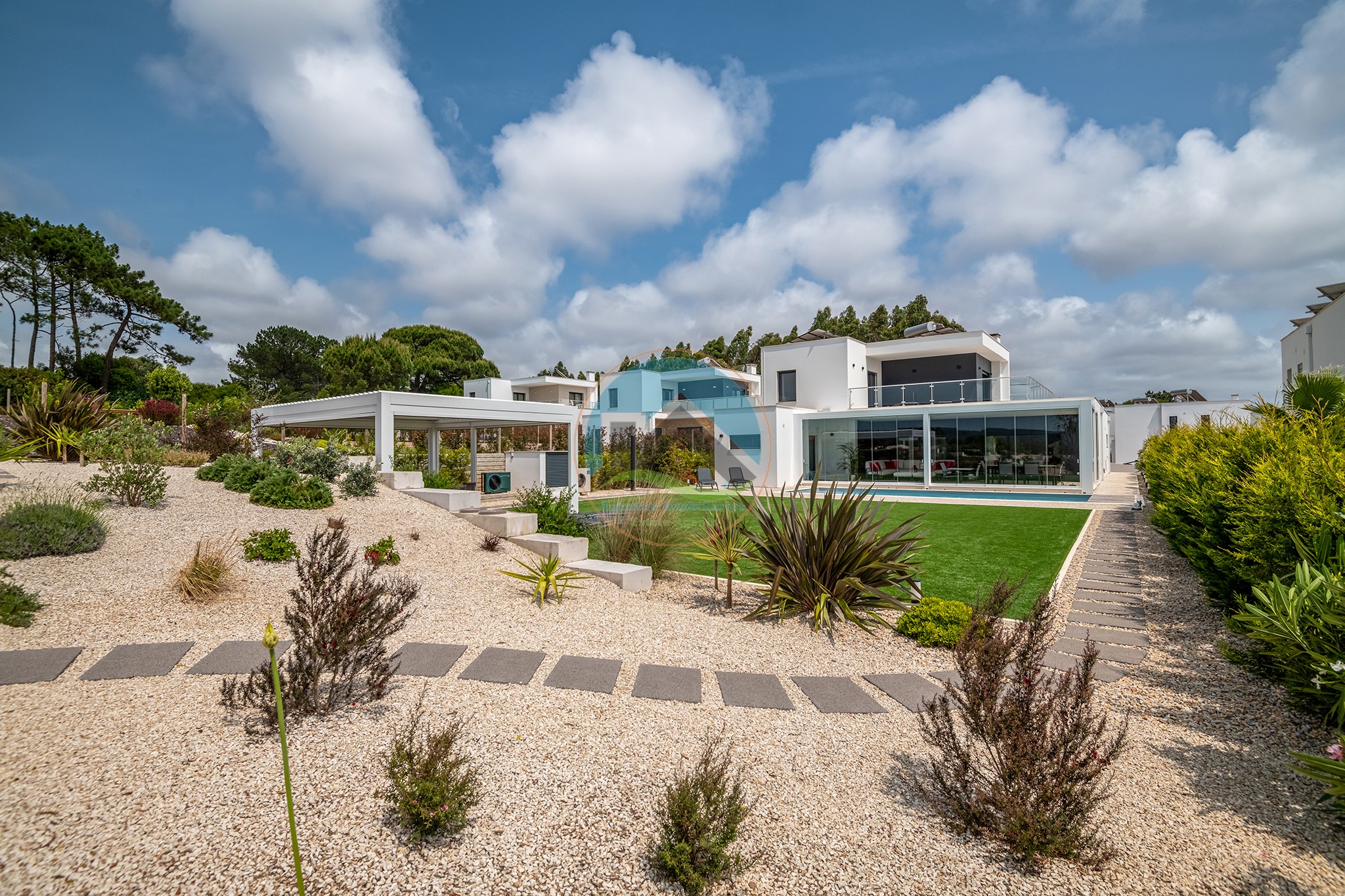 Moradia de luxo contemporânea com tecnologia de ponta, junto — Photo 1