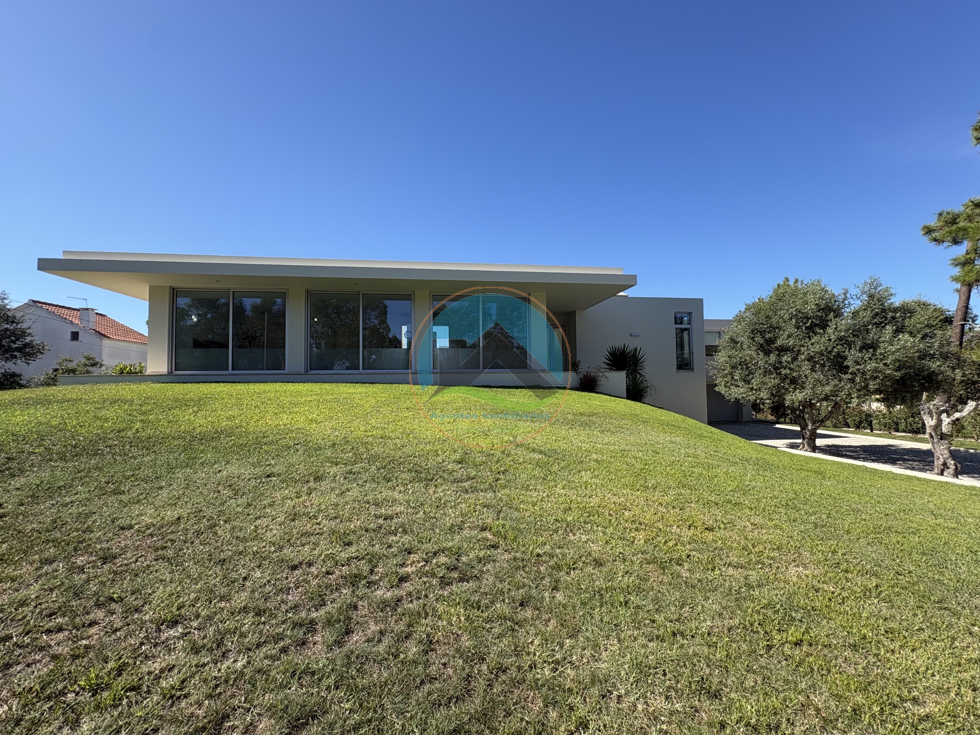 Moderne Villa mit Pool und Blick auf die Lagune — Photo 56