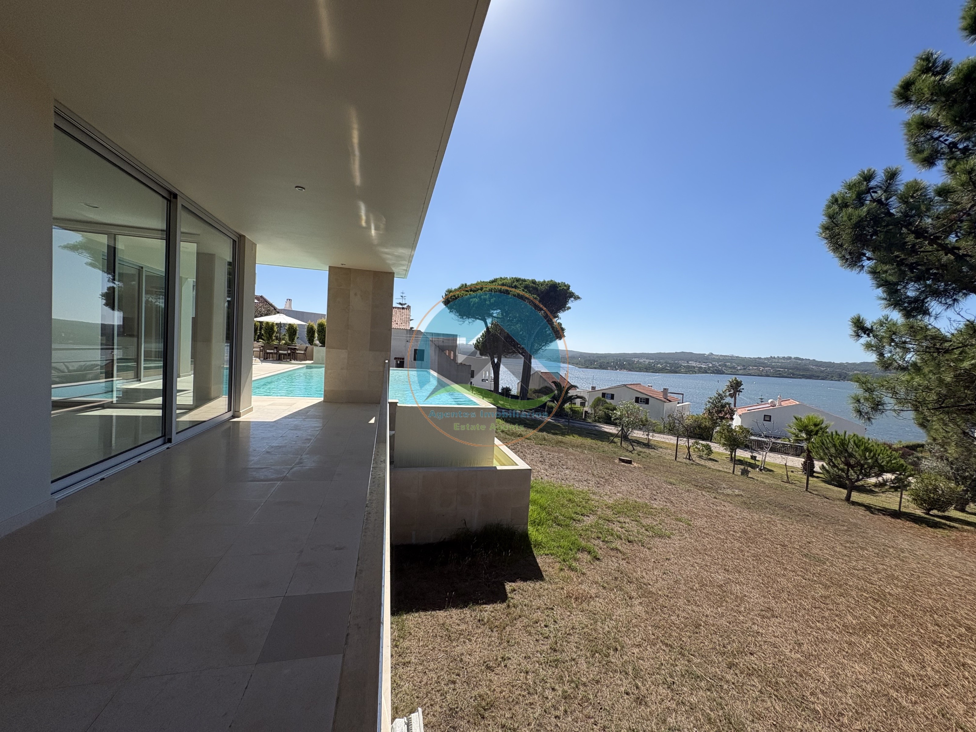 Moderne Villa mit Pool und Blick auf die Lagune — Photo 54
