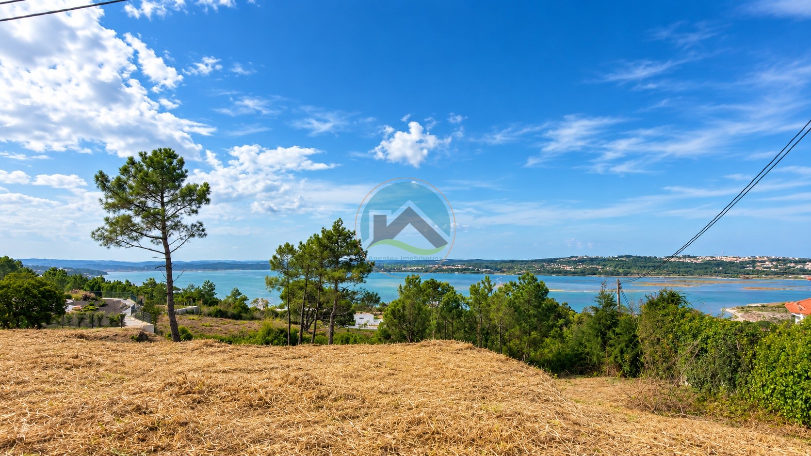 Terrain avec de magnifiques vues et un projet approuvé pour la construction — Photo 2