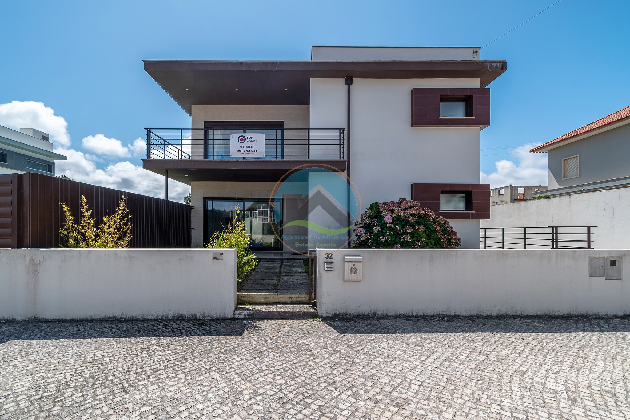 Moradia contemporânea com piscina privada em Salir do Porto — Foto 2