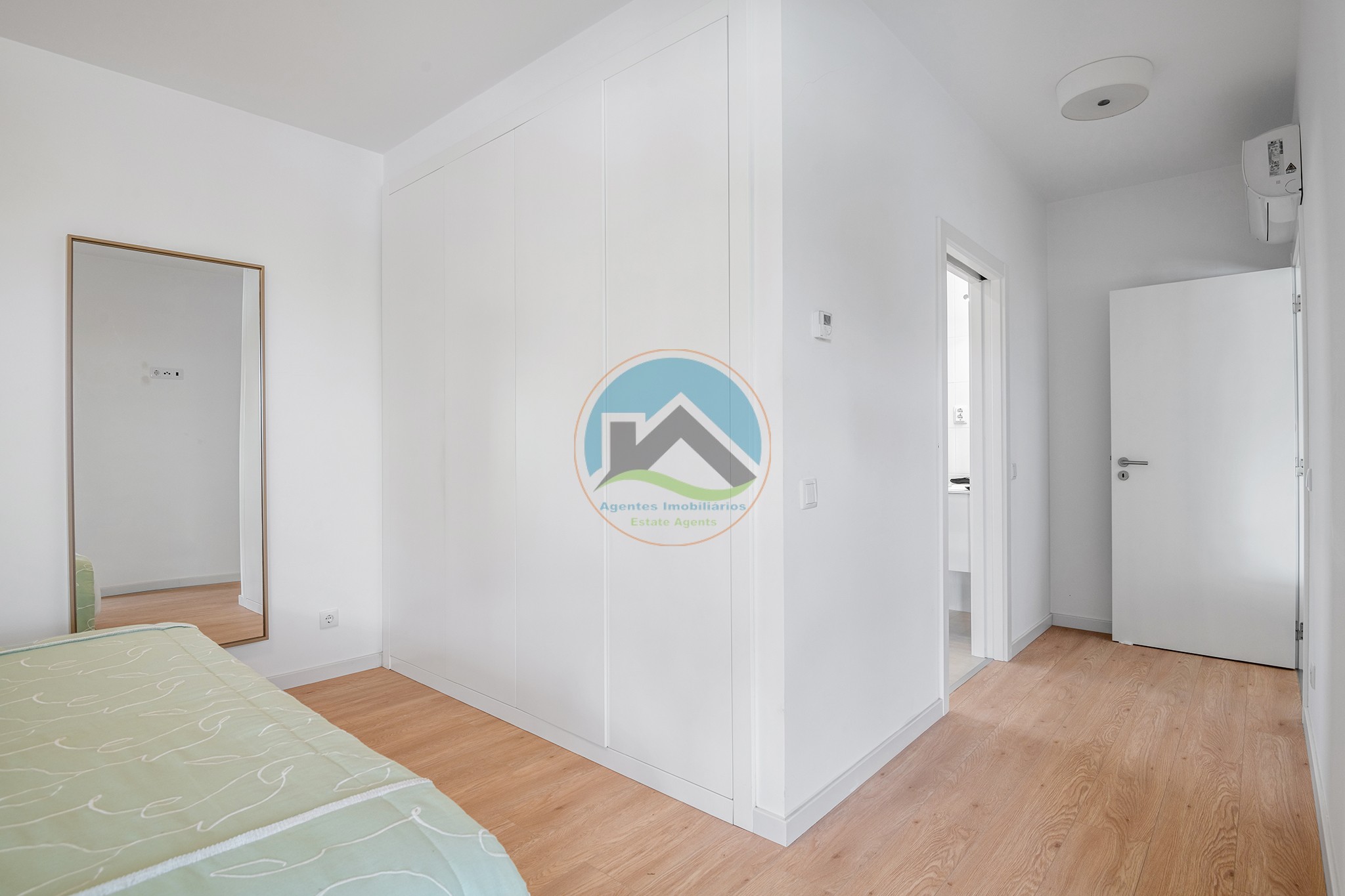 Moradia de luxo contemporânea com tecnologia de ponta, junto — Photo 23