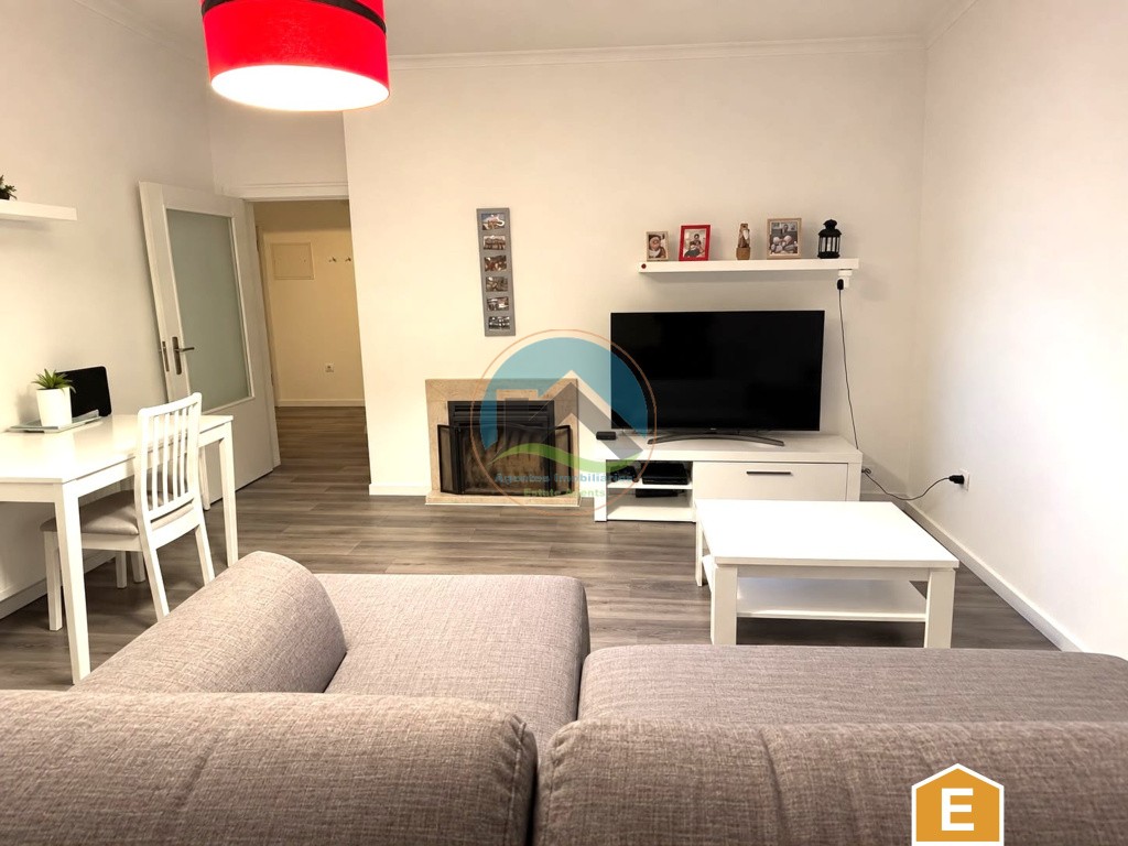 Apartamento T2 renovado com varanda e lugar de estacionamento - Caldas da Rainha — Photo 1
