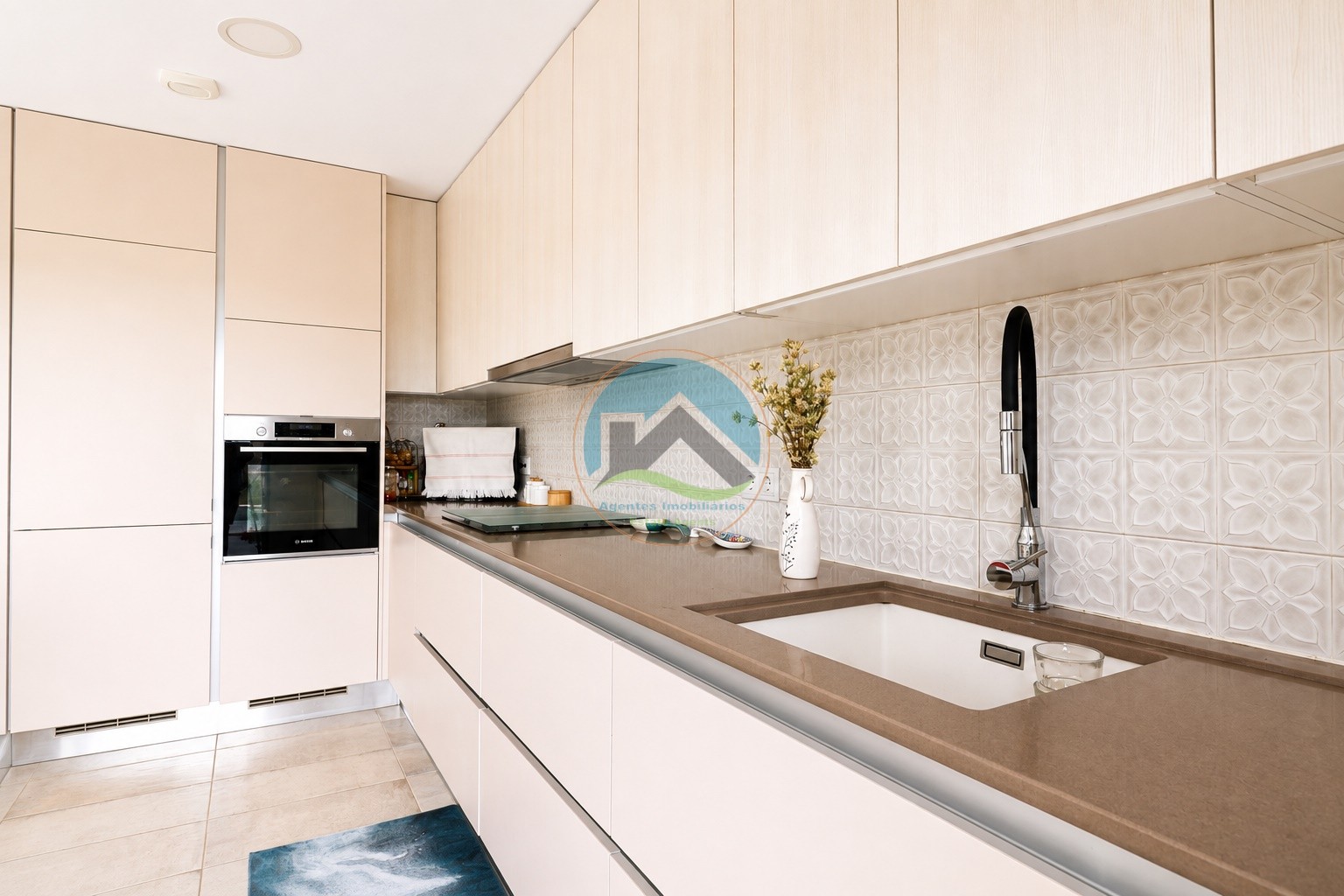 Moradia Contemporânea Térrea com Piscina Aquecida e terreno na — Foto 15