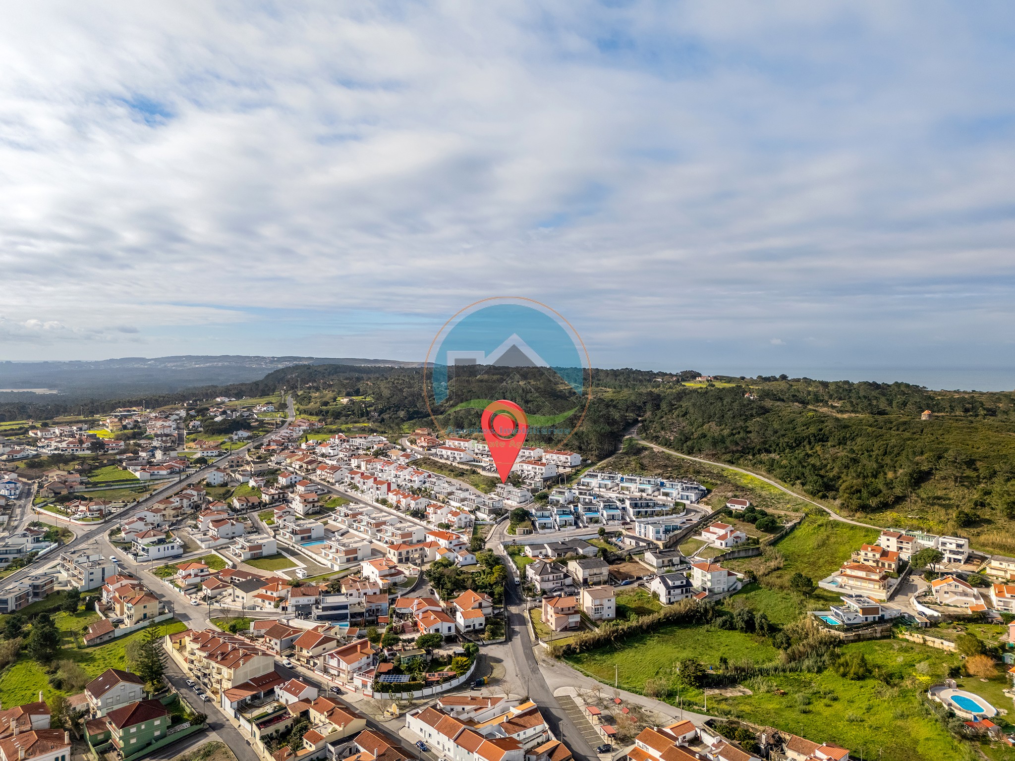 Moradia contemporânea com jardim e piscina em Salir do Porto — Foto 36