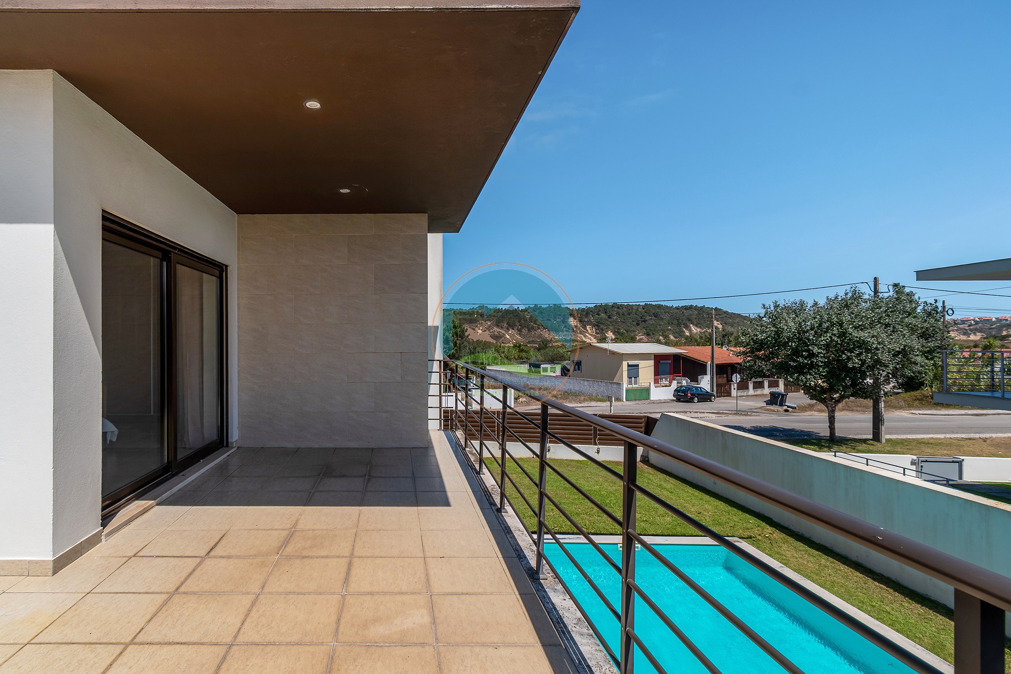 Moradia contemporânea com piscina privada em Salir do Porto — Foto 34