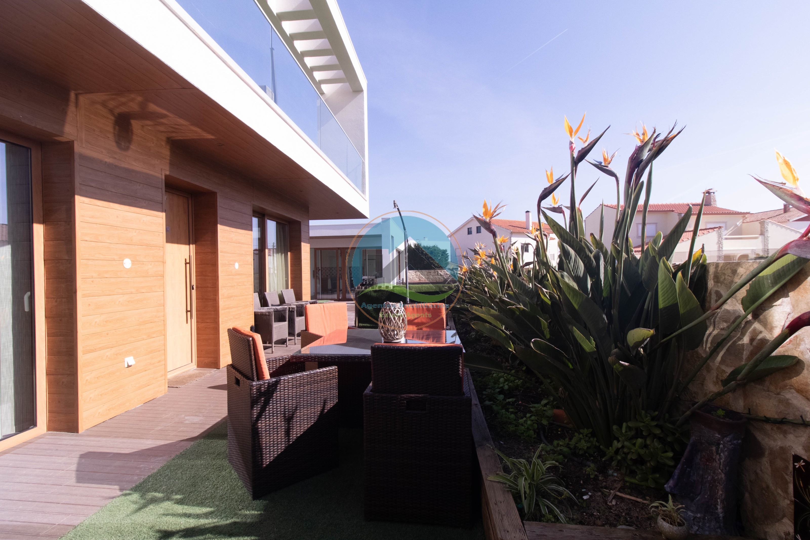 Moradia T4 com Piscina e com Unidades Independentes localizada — Photo 47