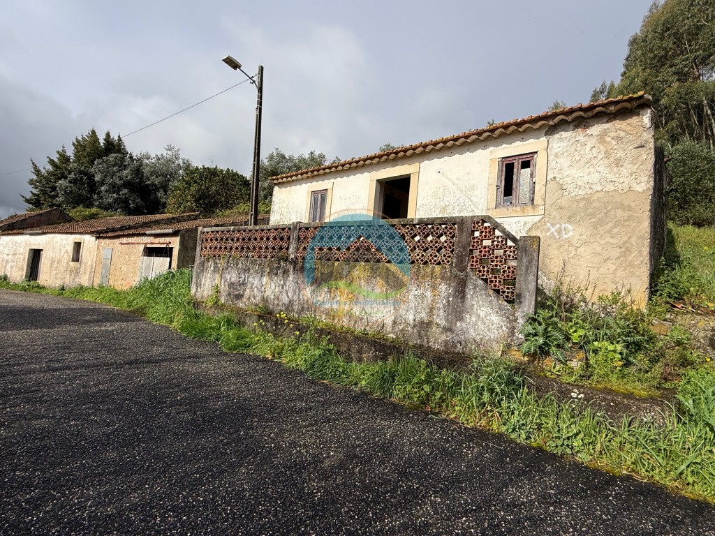 Casa antiga, adega, arrecadações e terreno- Alcobertas, Rio Maior — Photo 1