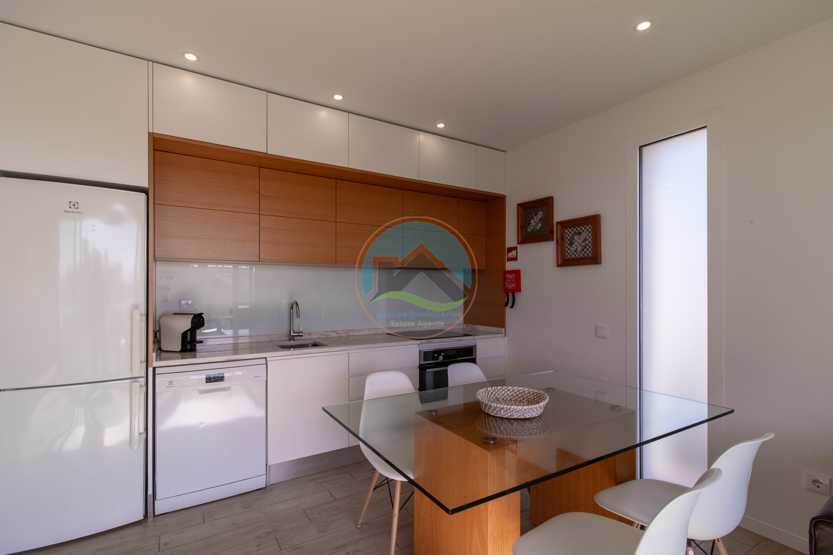 Moradia T4 com Piscina e com Unidades Independentes localizada — Photo 29