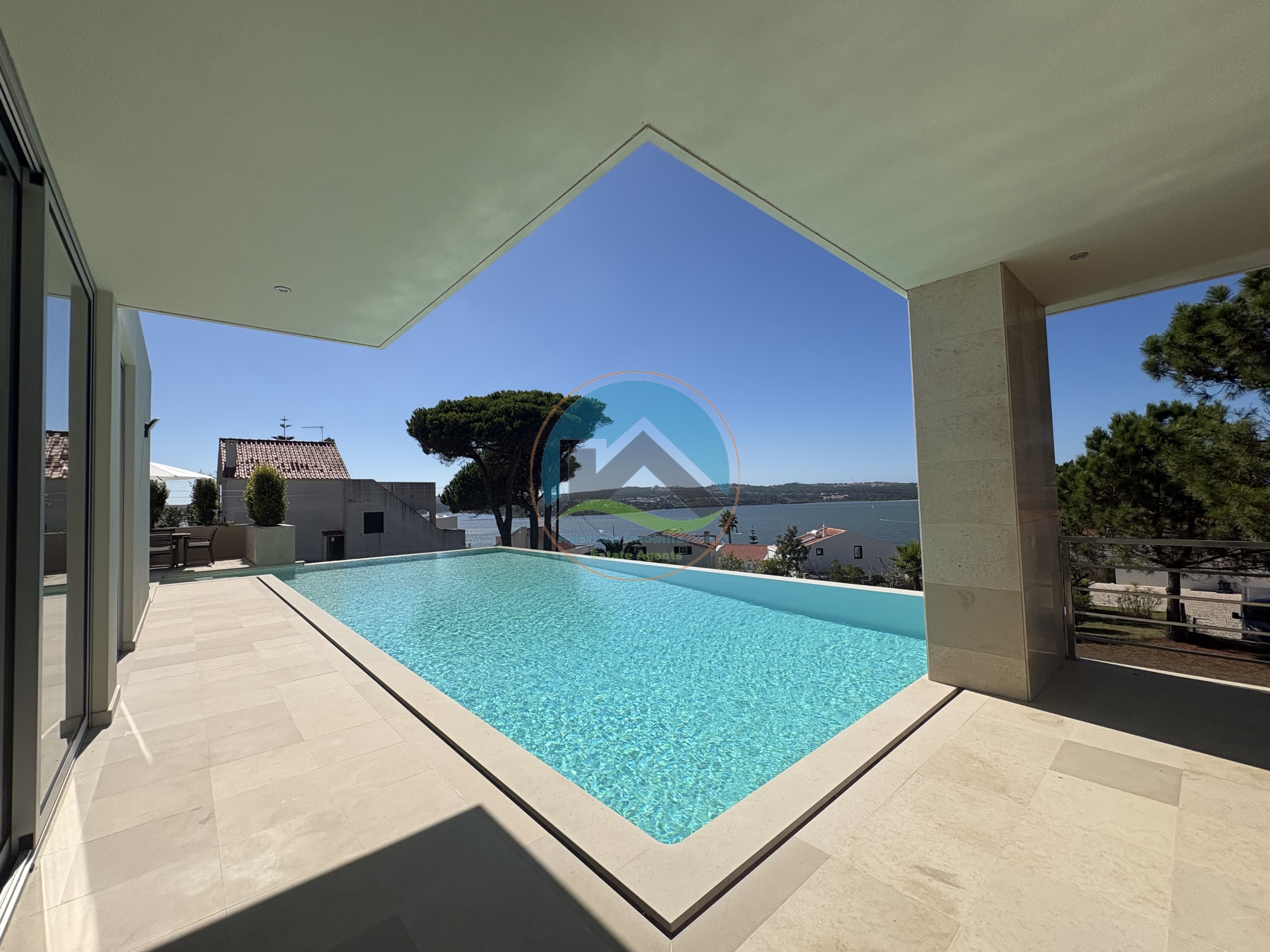 Moderne Villa mit Pool und Blick auf die Lagune — Photo 7