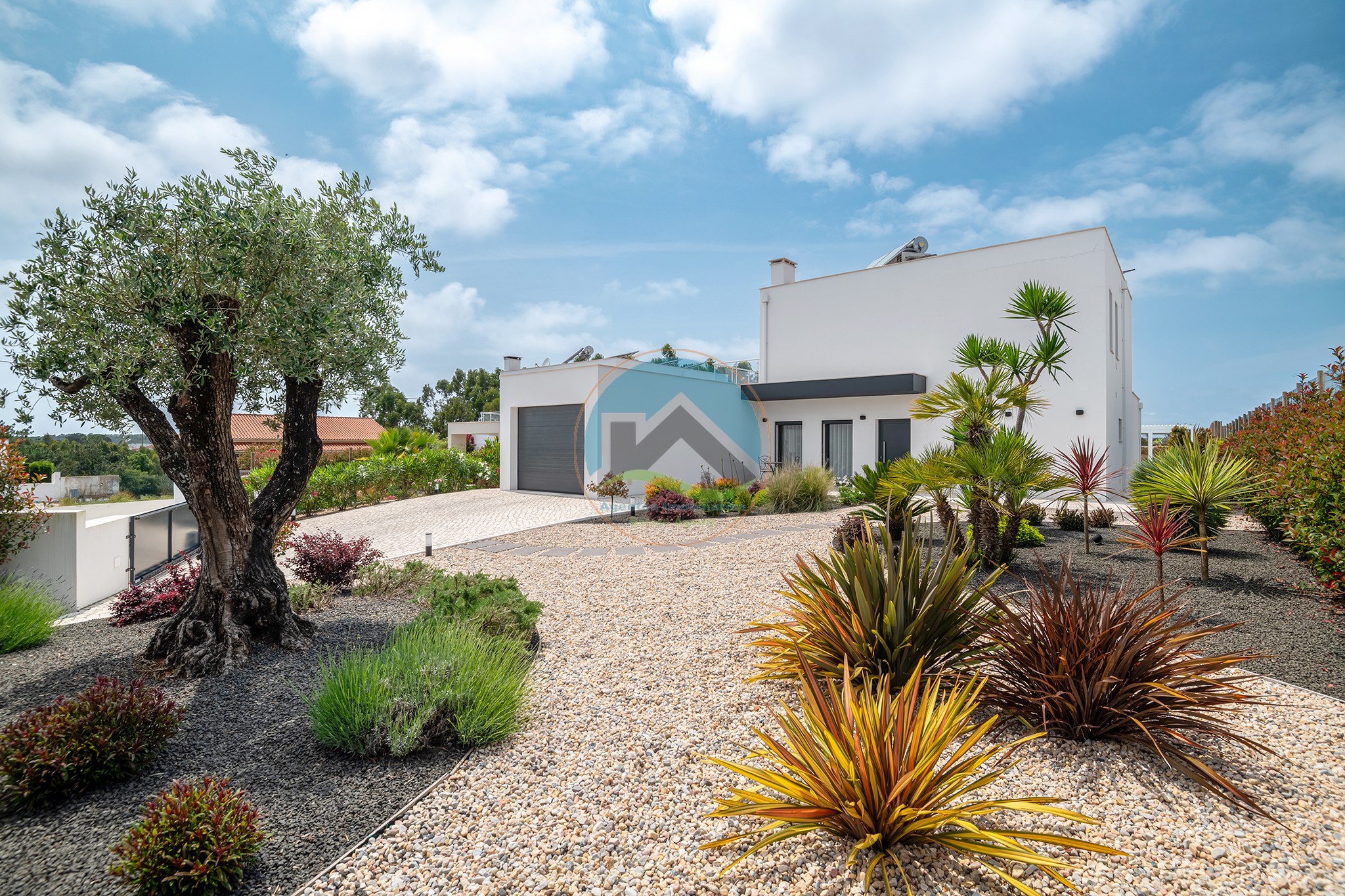 Moradia de luxo contemporânea com tecnologia de ponta, junto — Photo 2
