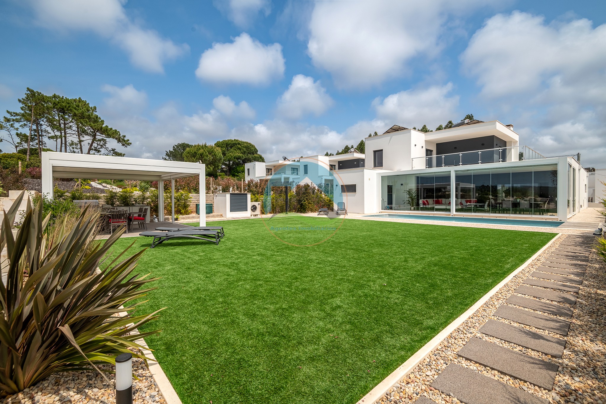 Moradia de luxo contemporânea com tecnologia de ponta, junto — Photo 4