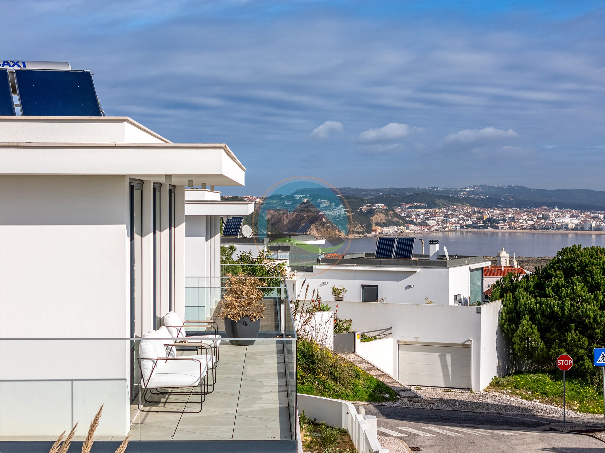 Moradia contemporânea com jardim e piscina em Salir do Porto — Foto 32