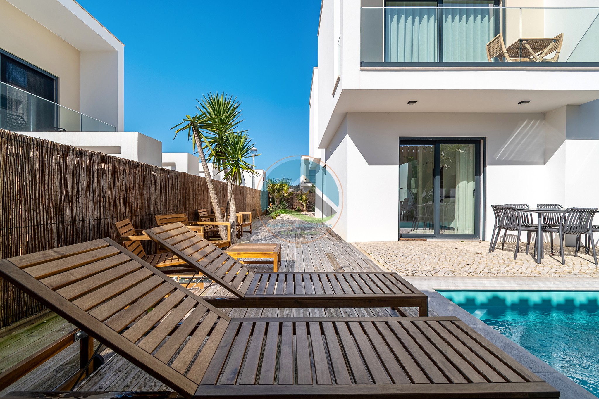Casa di architettura moderna con piscina privata — Photo 6