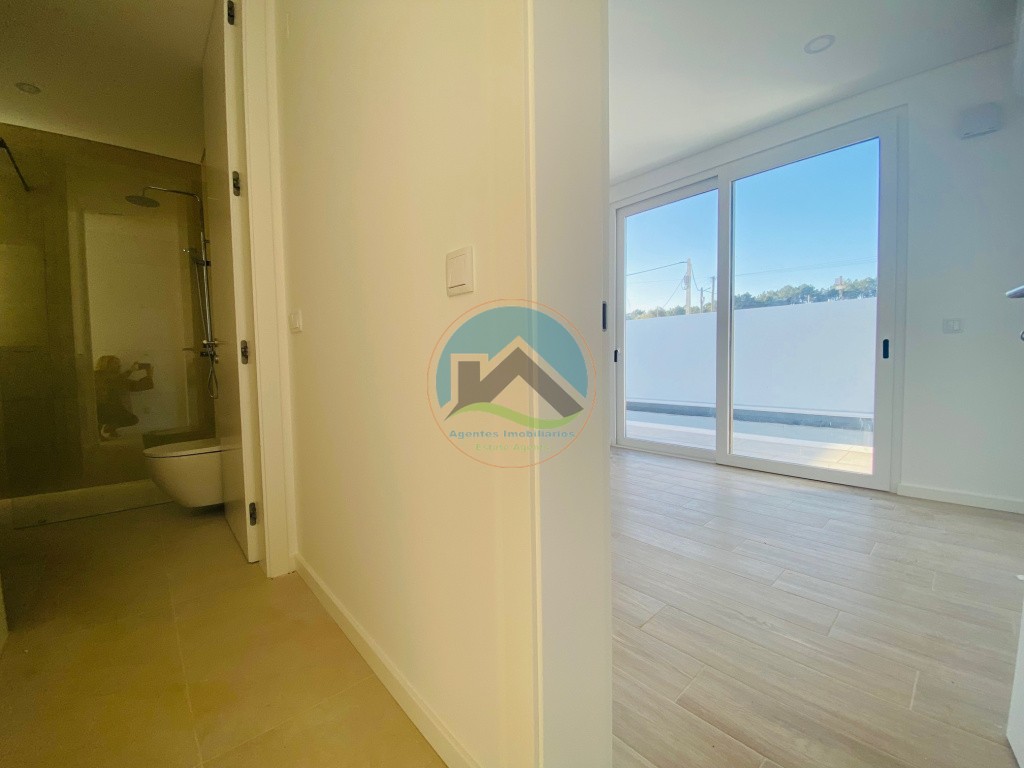 Moradia T2 térrea de qualidade superior com cave - inserida em Urbanização junto da praia e mar — Photo 24