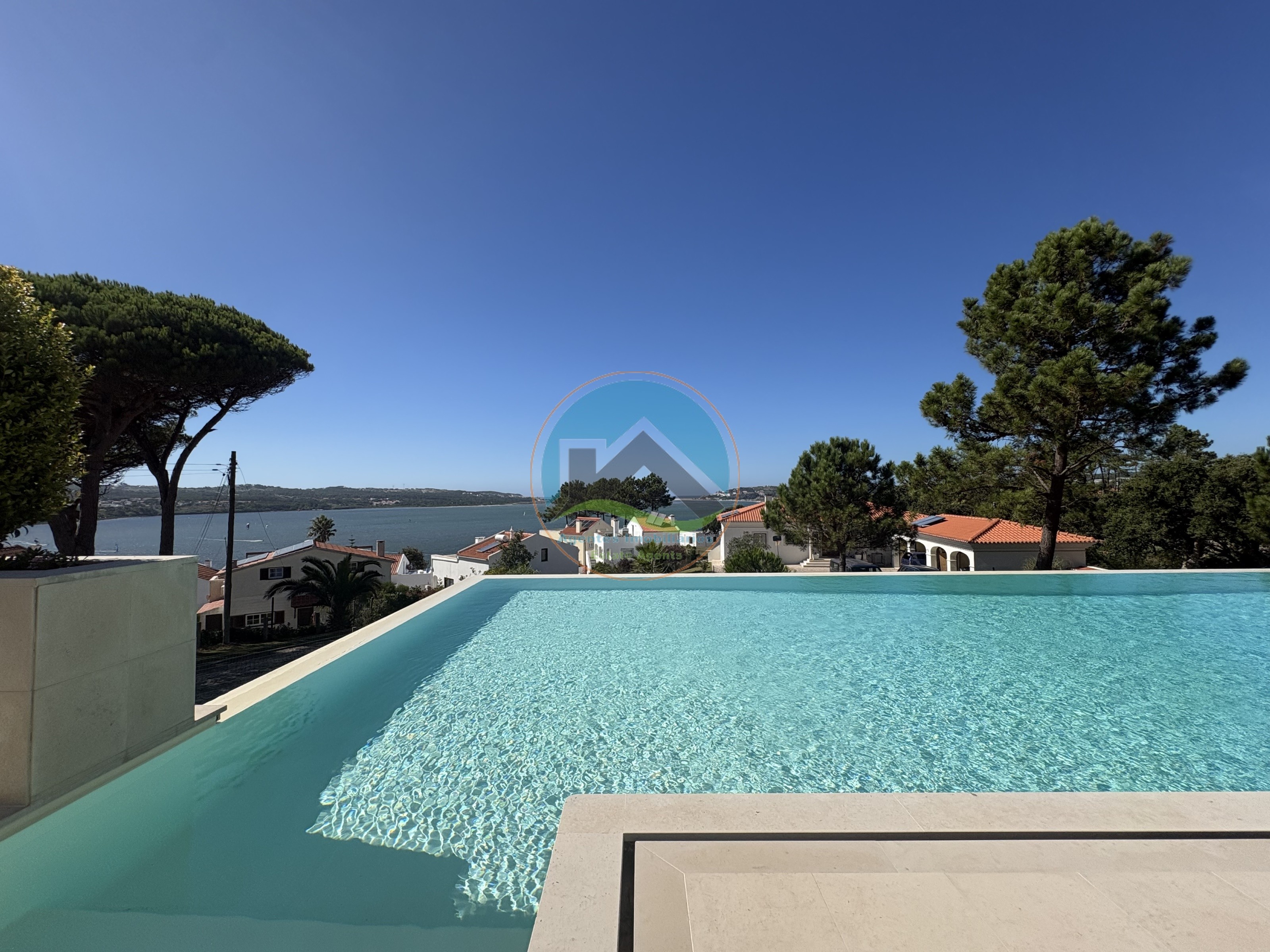 Moderne Villa mit Pool und Blick auf die Lagune — Photo 5