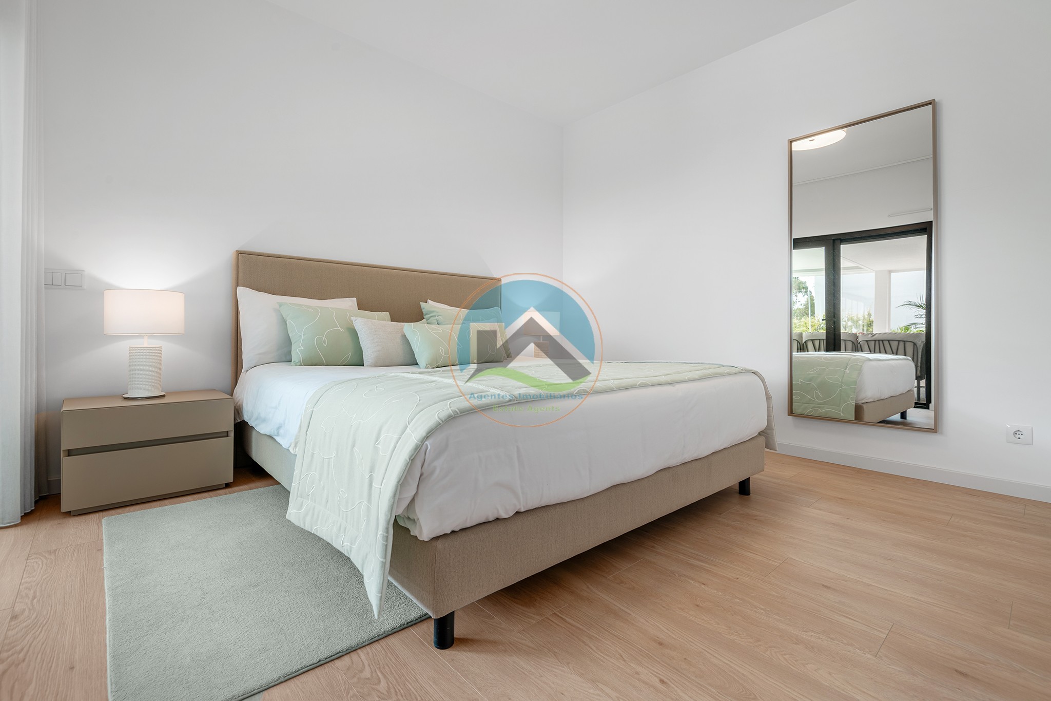 Moradia de luxo contemporânea com tecnologia de ponta, junto — Photo 20