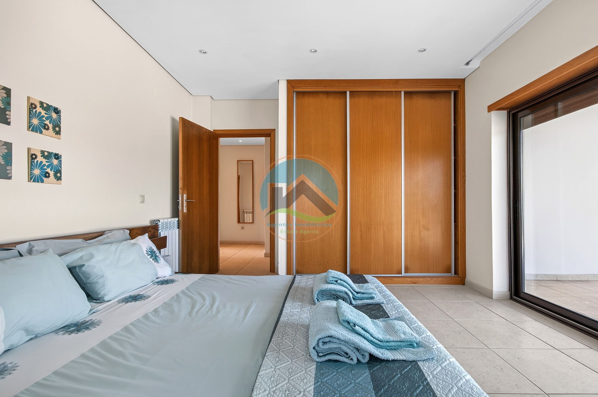 Moradia contemporânea com piscina privada em Salir do Porto — Foto 29