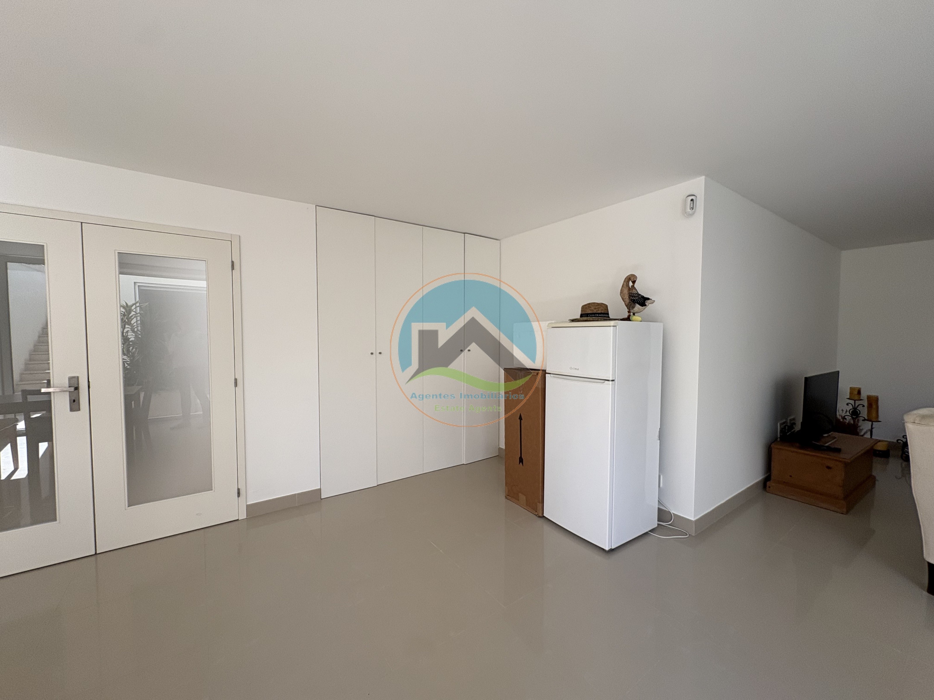 Moderne Villa mit Pool und Blick auf die Lagune — Photo 47