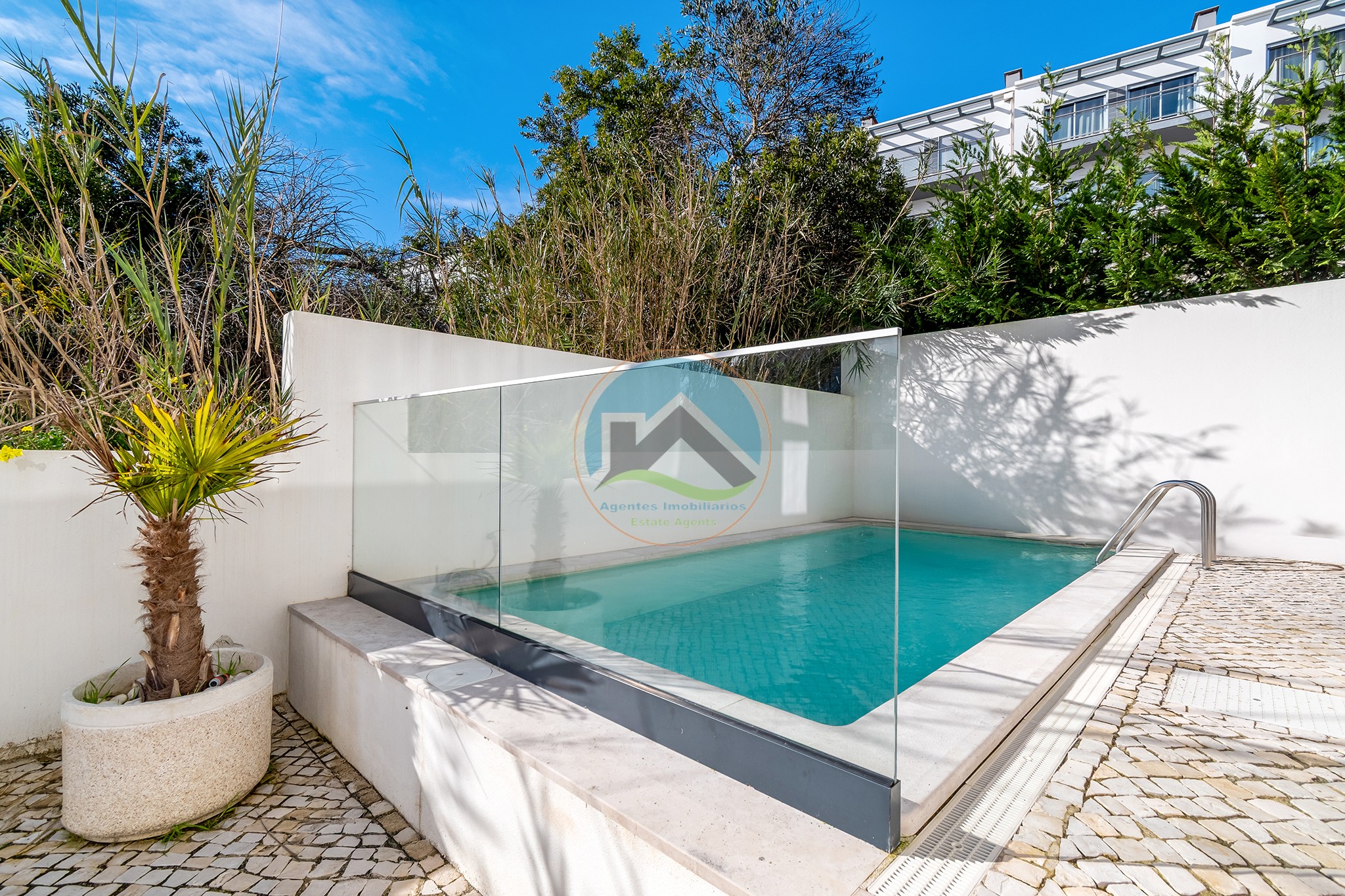 Moradia contemporânea com jardim e piscina em Salir do Porto — Foto 29