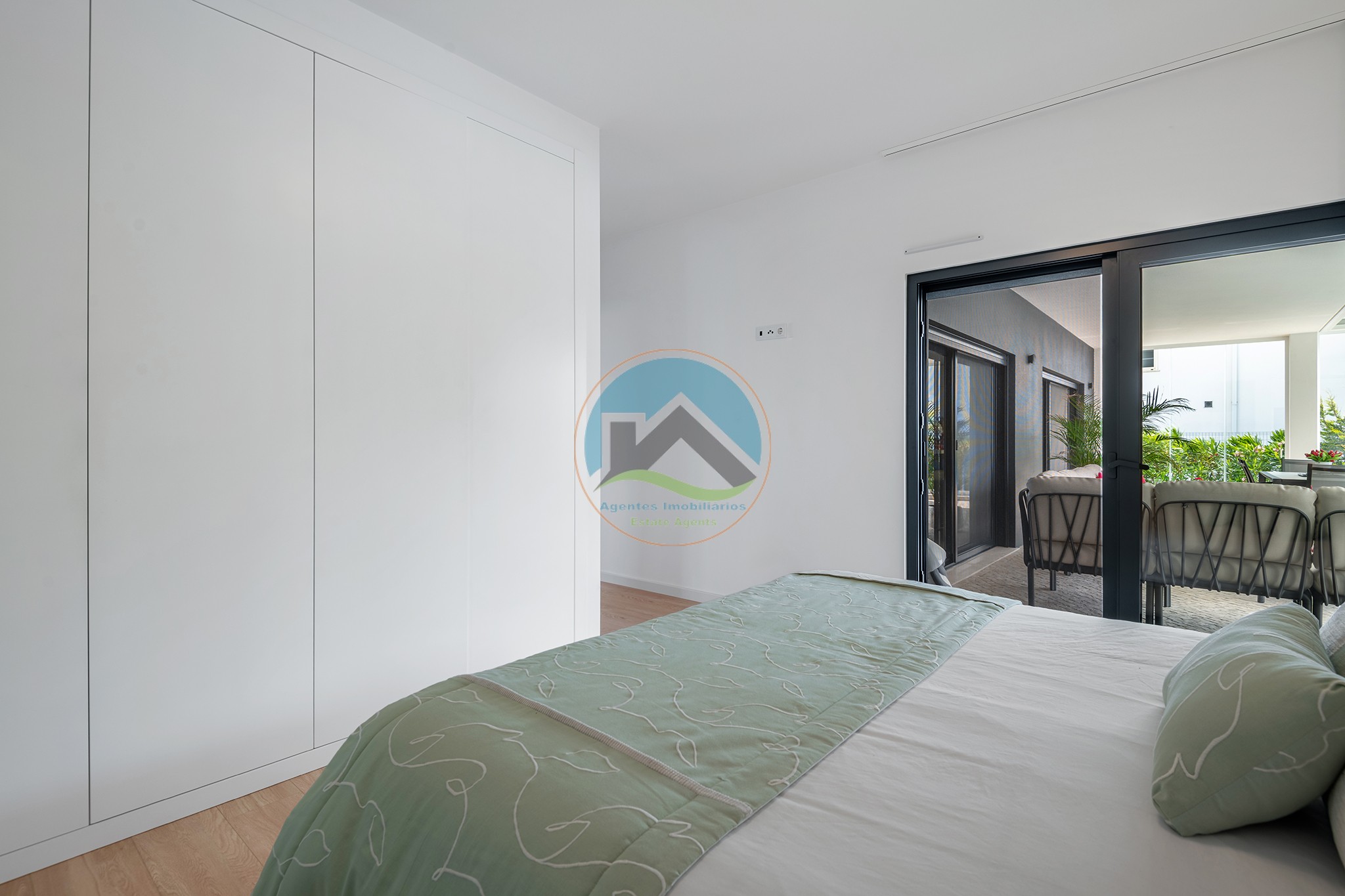 Moradia de luxo contemporânea com tecnologia de ponta, junto — Photo 22