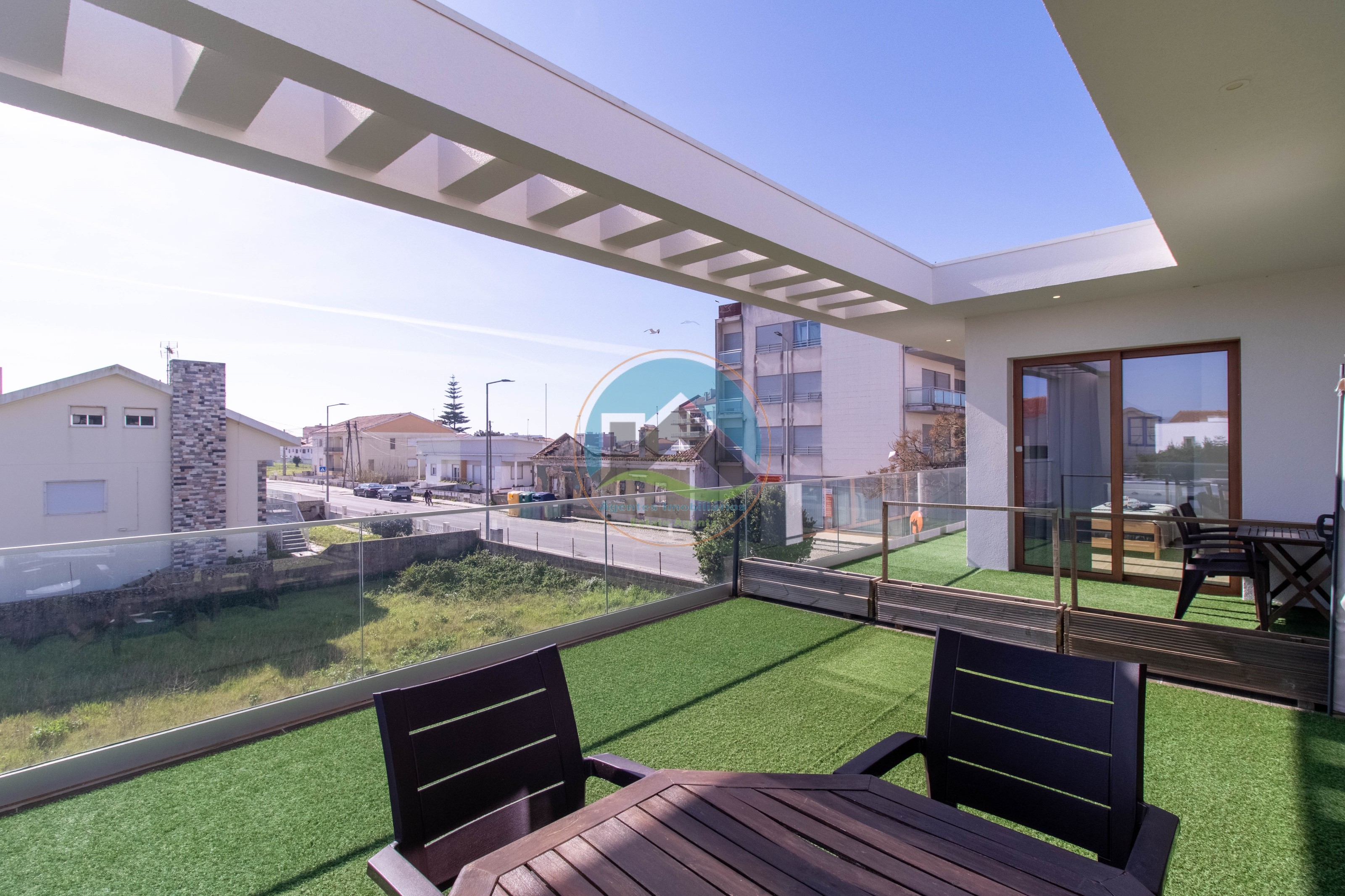 Moradia T4 com Piscina e com Unidades Independentes localizada — Photo 26