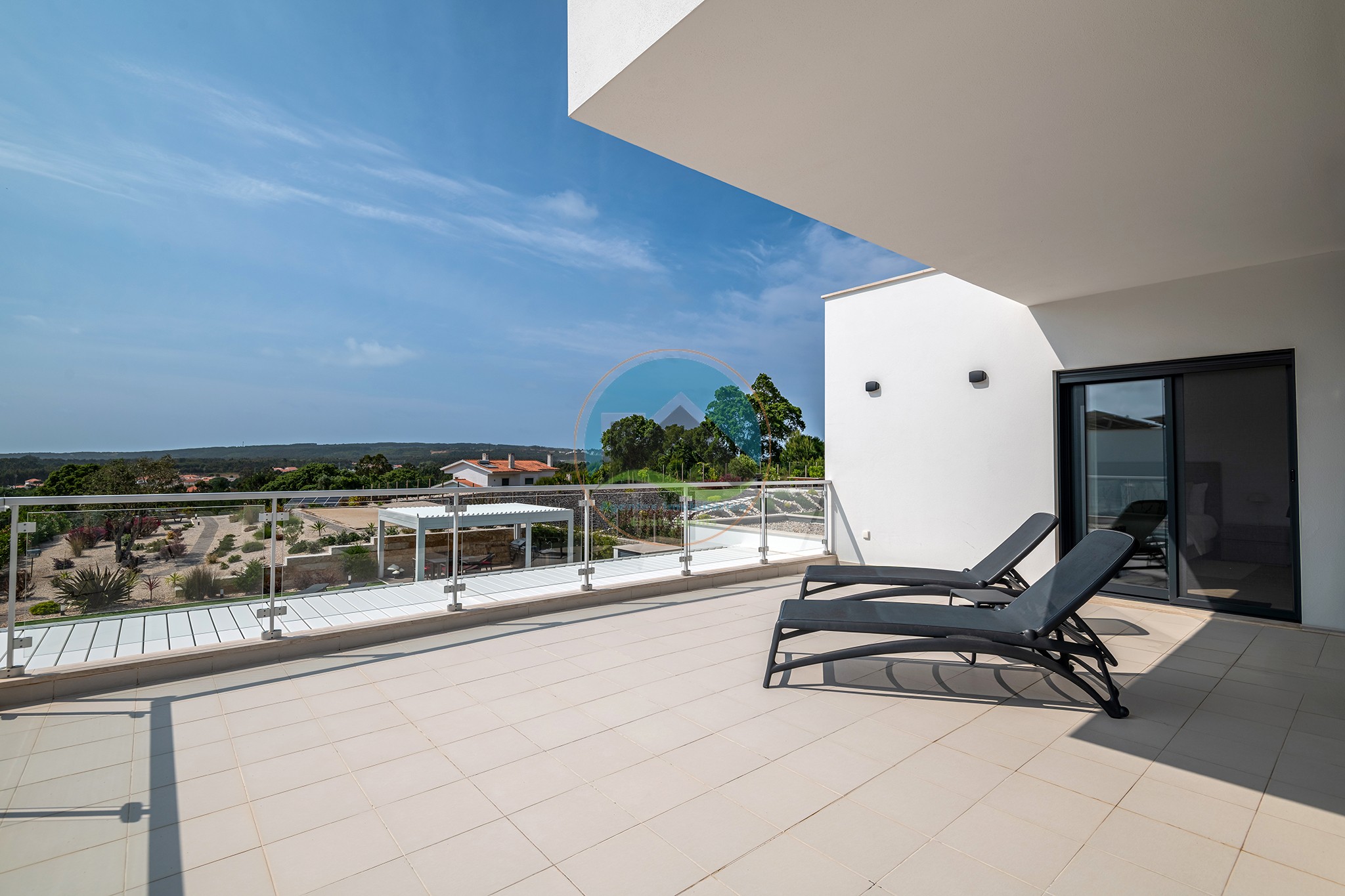 Moradia de luxo contemporânea com tecnologia de ponta, junto — Photo 34