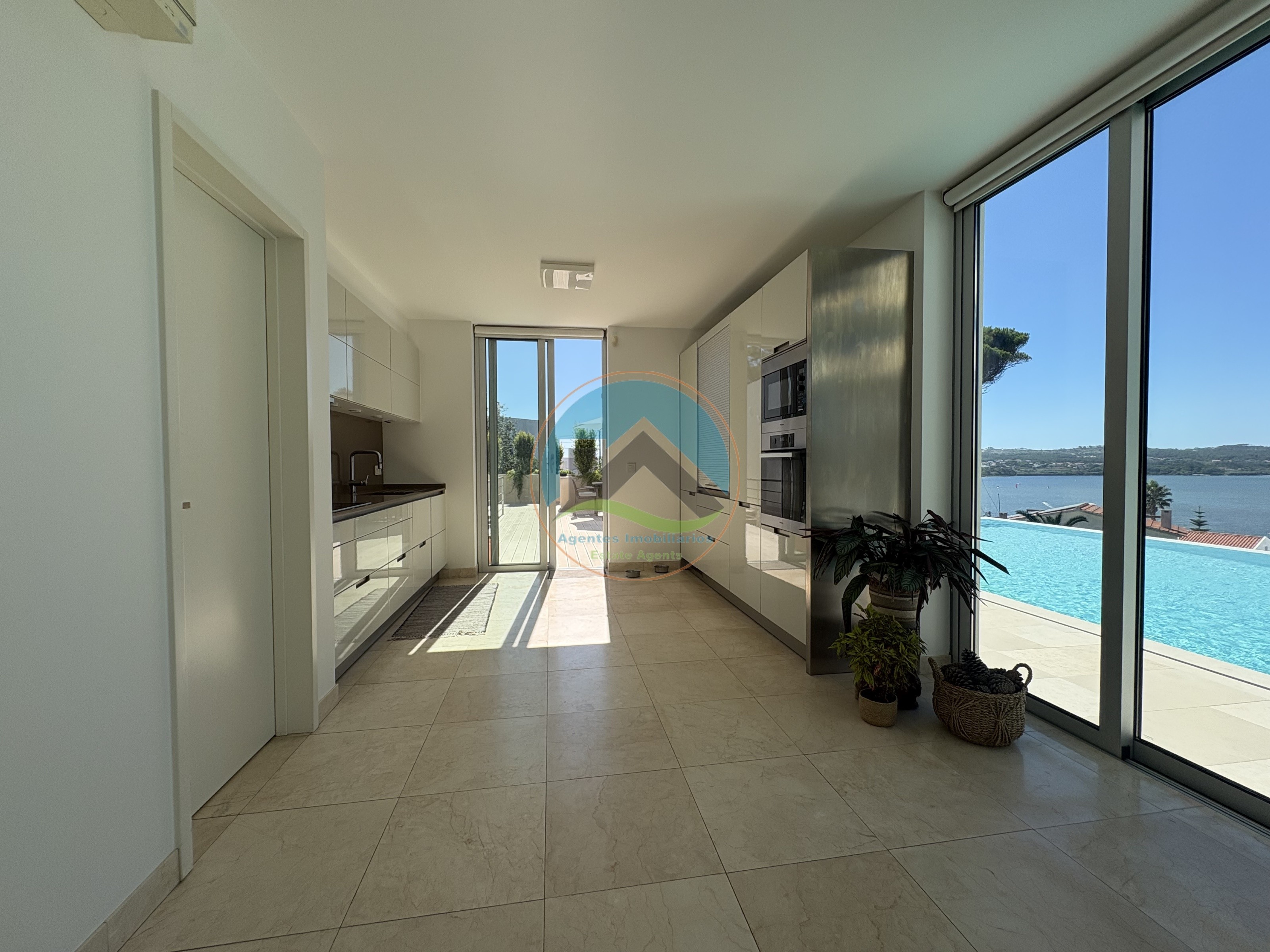 Moderne Villa mit Pool und Blick auf die Lagune — Photo 30