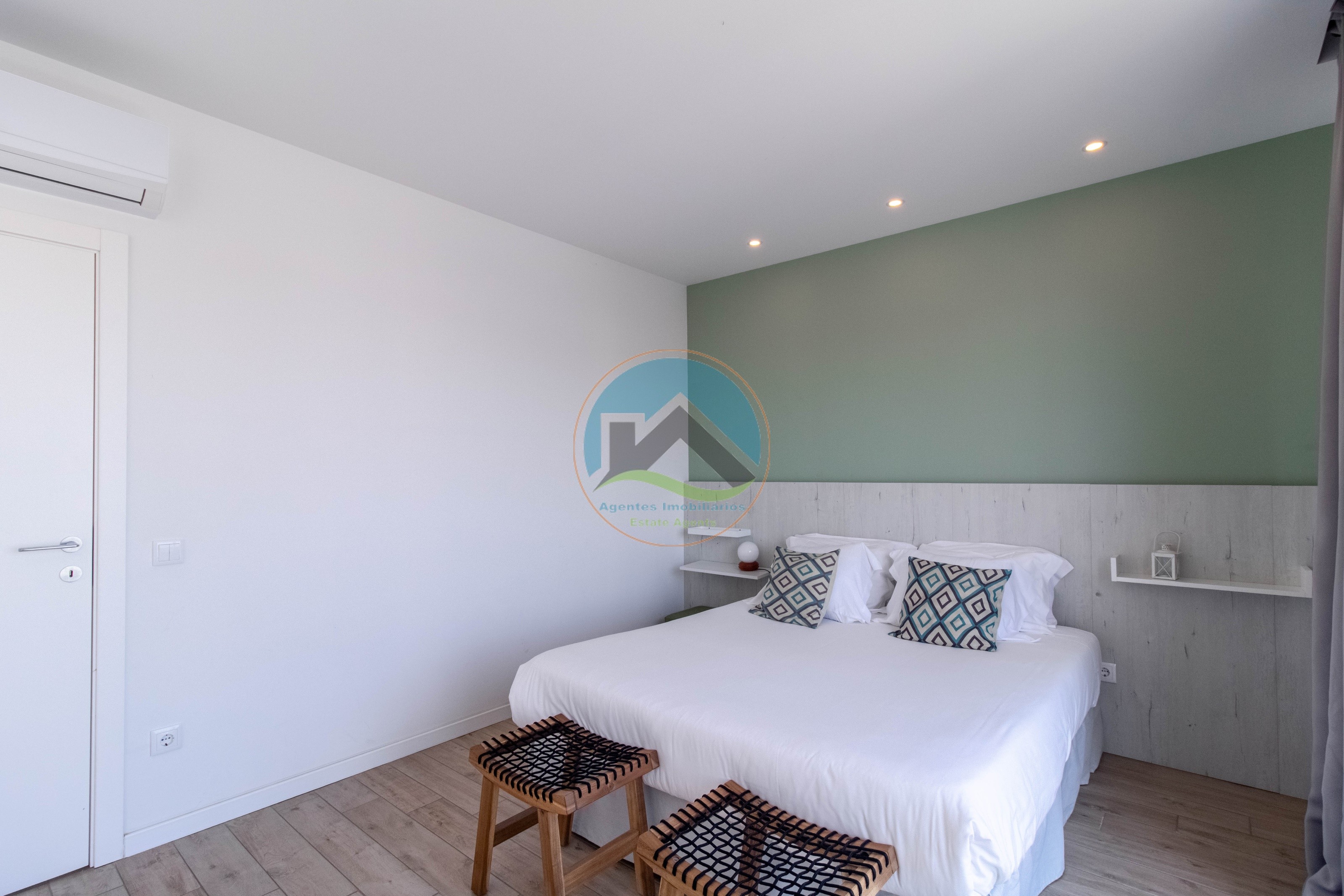 Moradia T4 com Piscina e com Unidades Independentes localizada — Photo 30