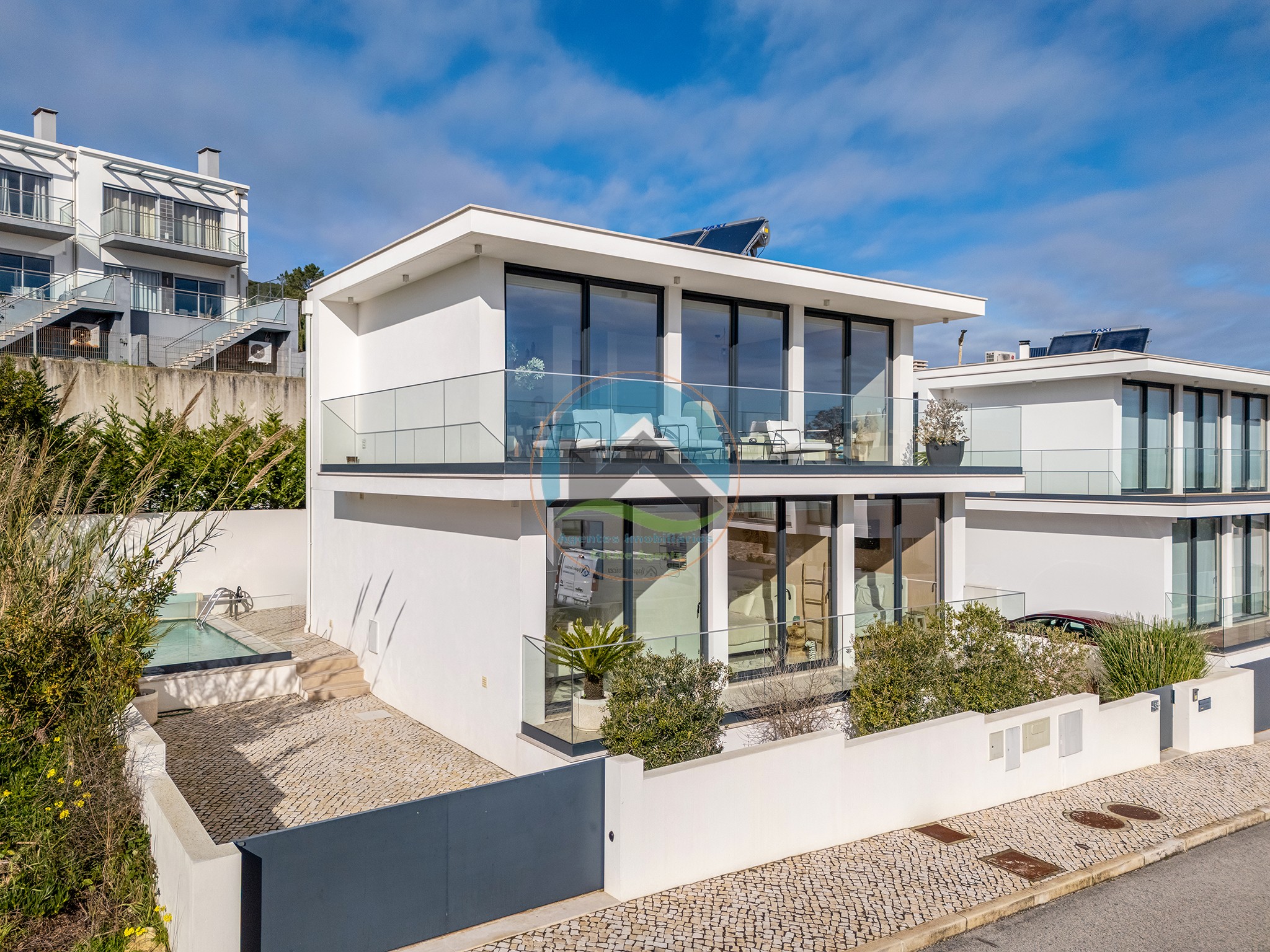 Moradia contemporânea com jardim e piscina em Salir do Porto — Foto 33