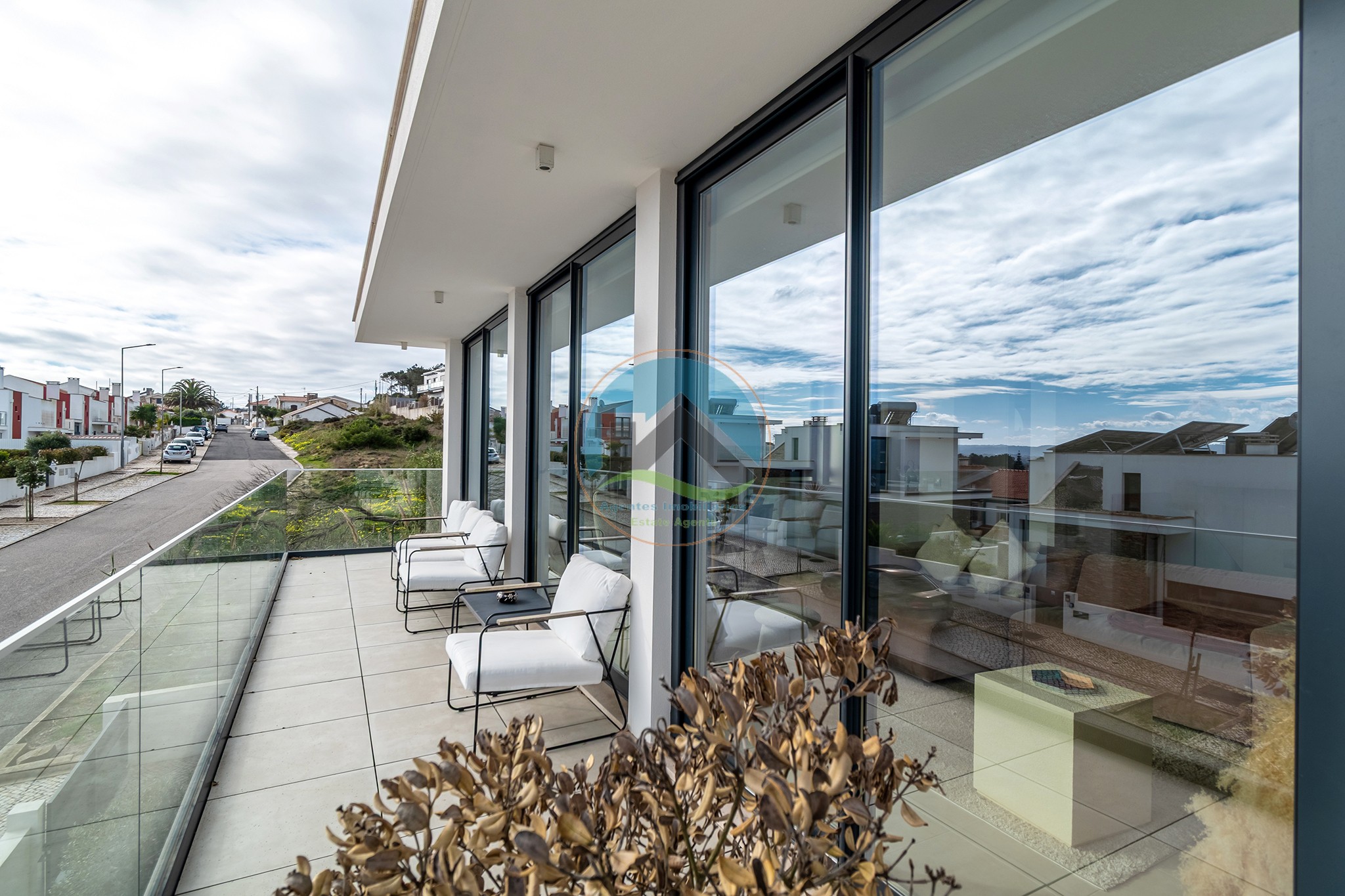 Moradia contemporânea com jardim e piscina em Salir do Porto — Foto 4