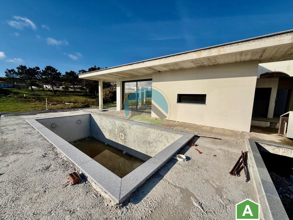 Moradia T4 com garagem, piscina e jardim - Salir de Matos, Caldas da Rainha — Photo 1